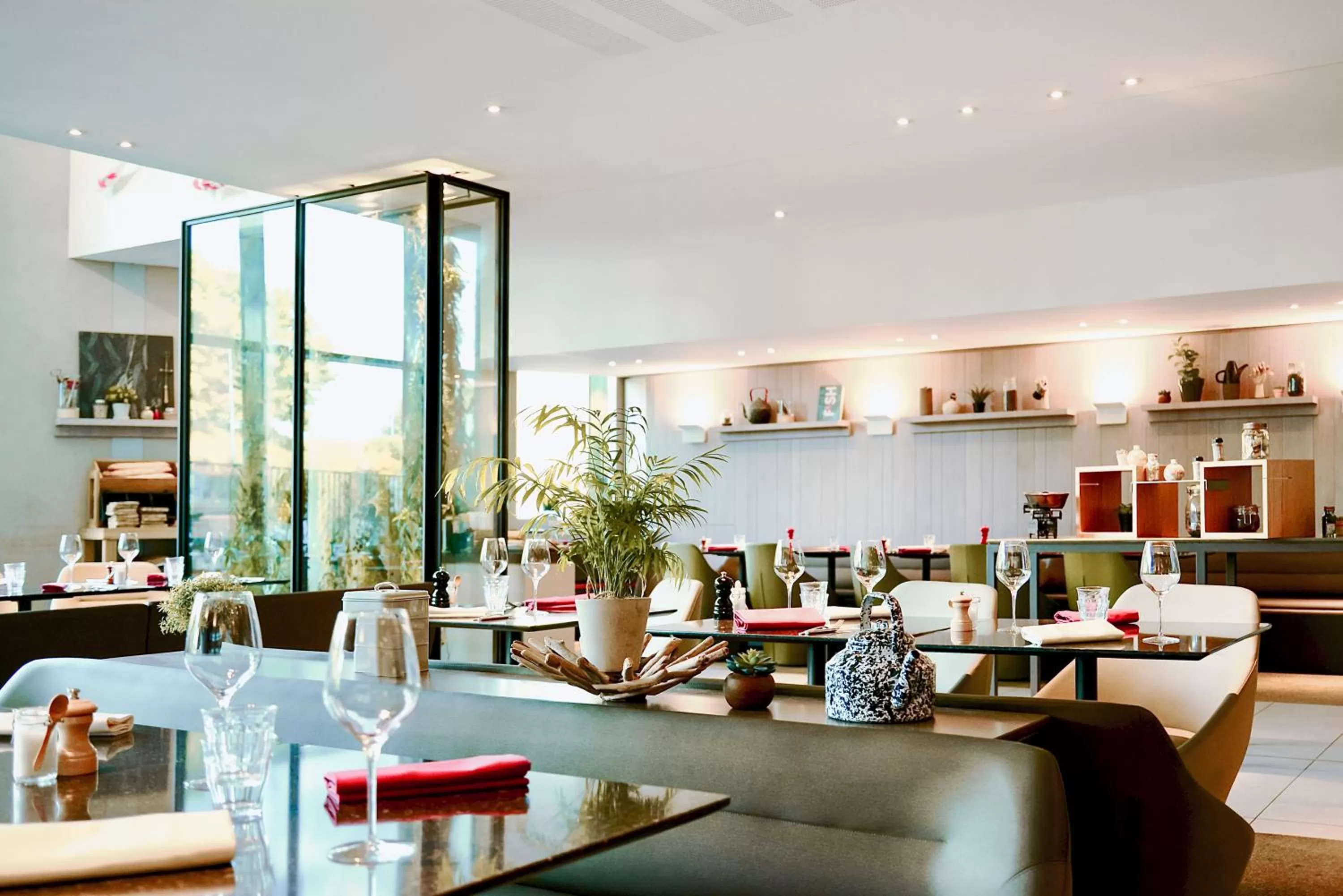 Restaurant/places to eat in Pullman Paris Roissy Cdg Airport