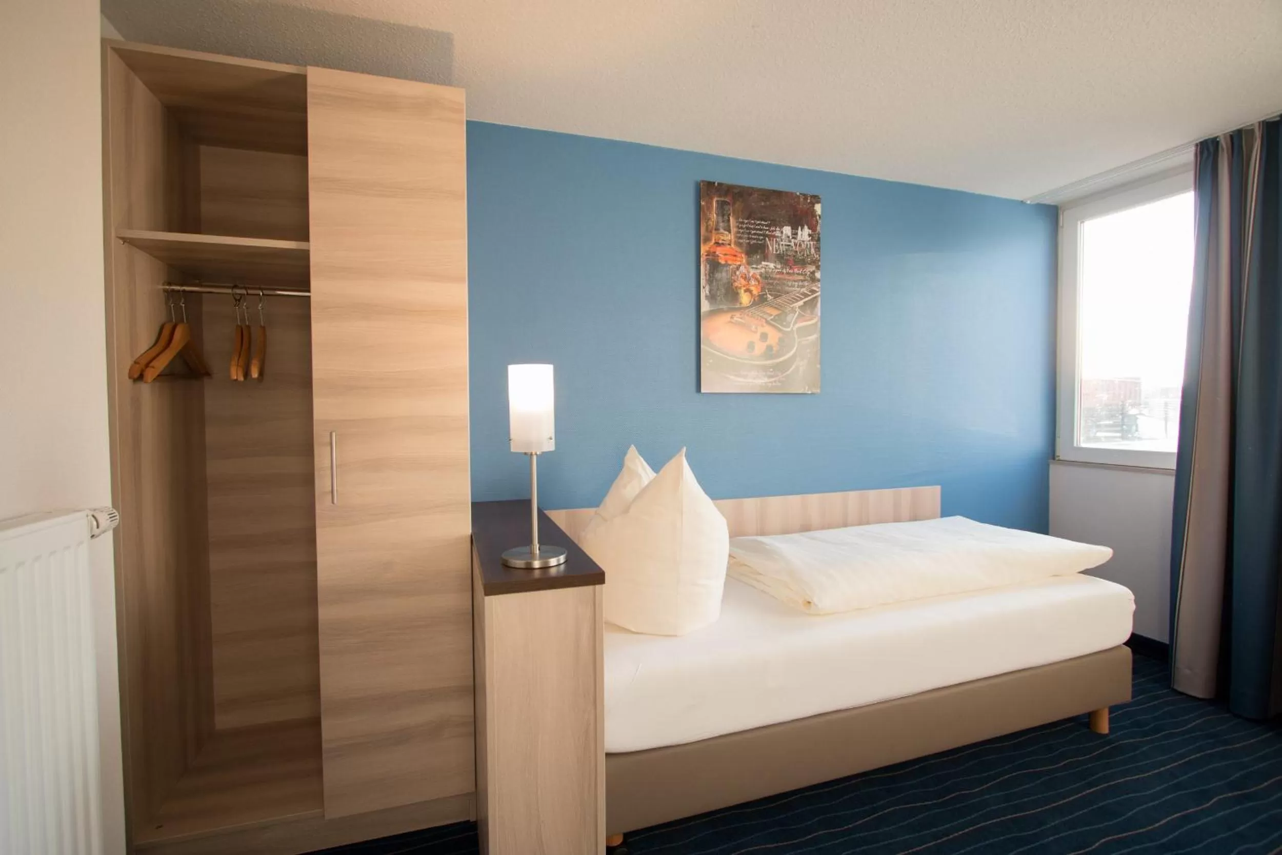 Photo of the whole room, Bed in Motel 44