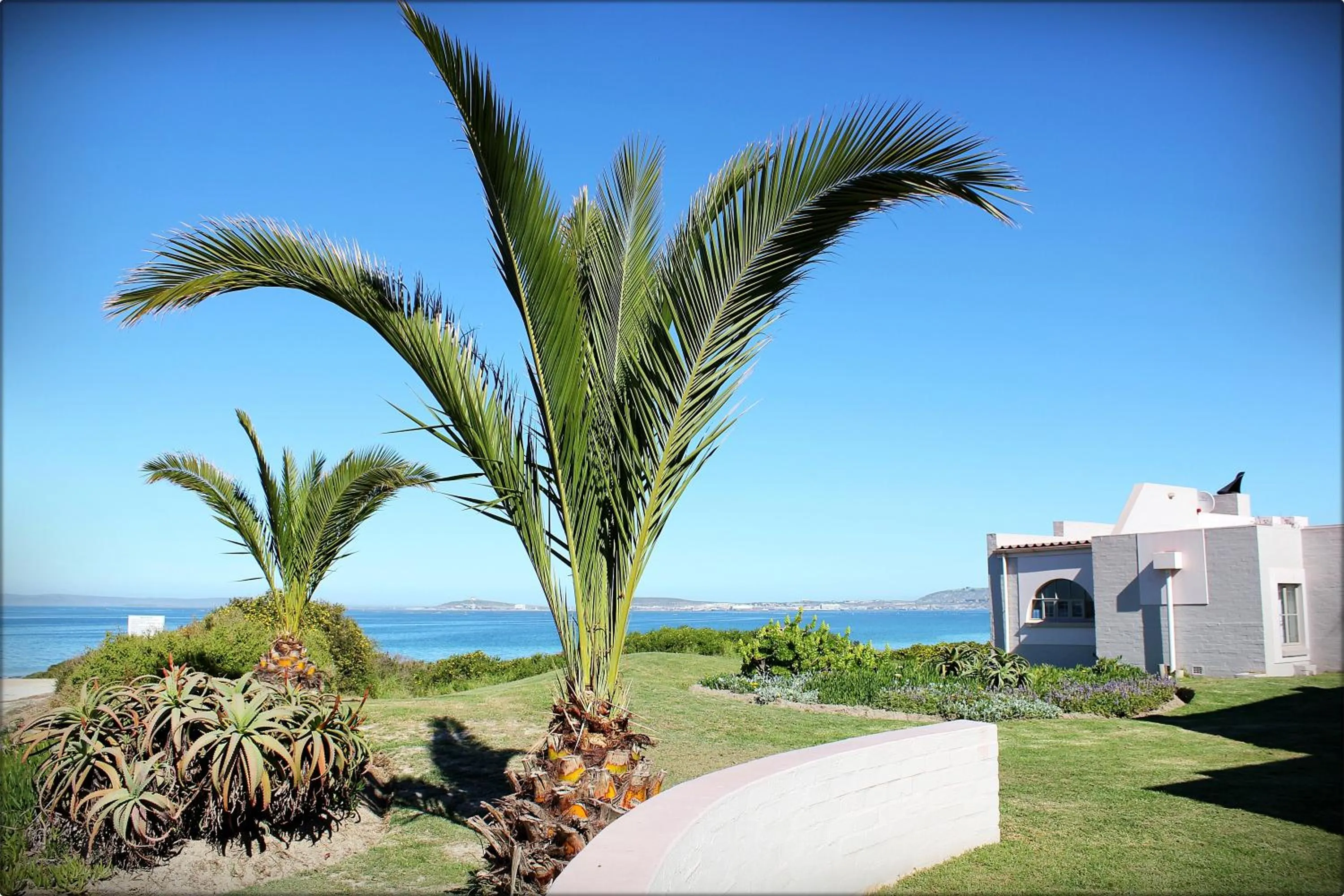 Facade/entrance in Blue Bay Lodge