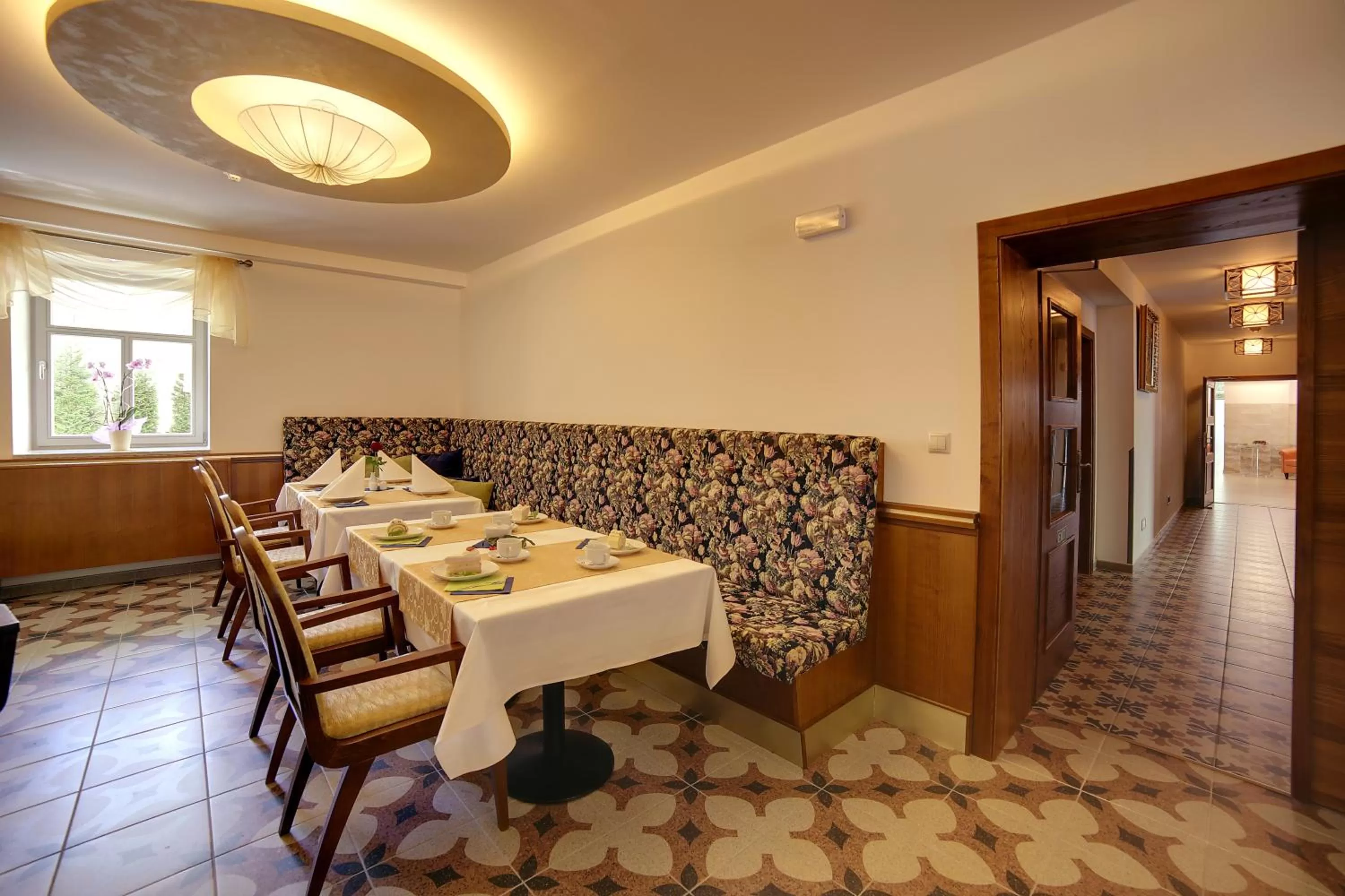 Restaurant/places to eat in Parkhotel Forest