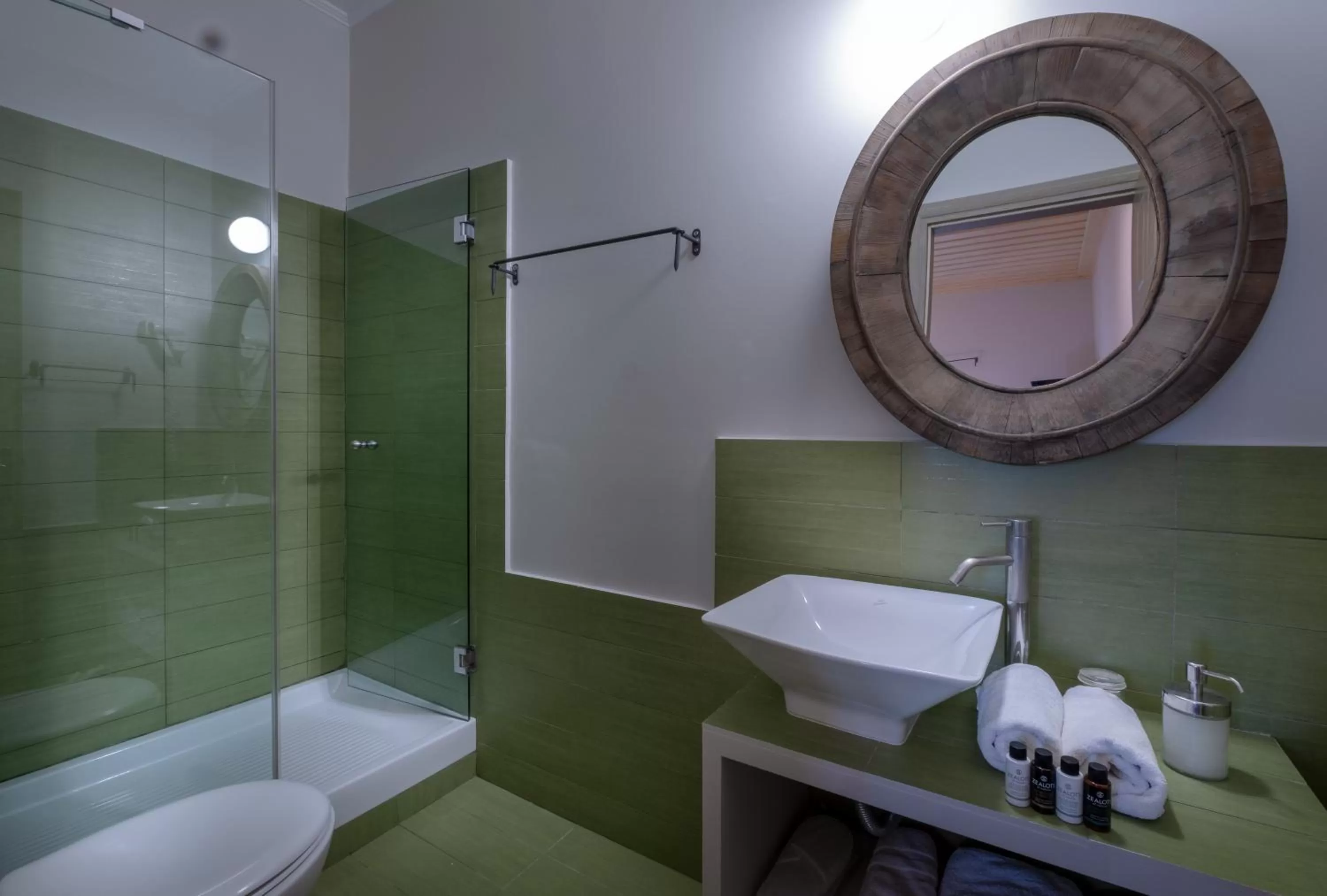 Bathroom in Amymone and Adiandi