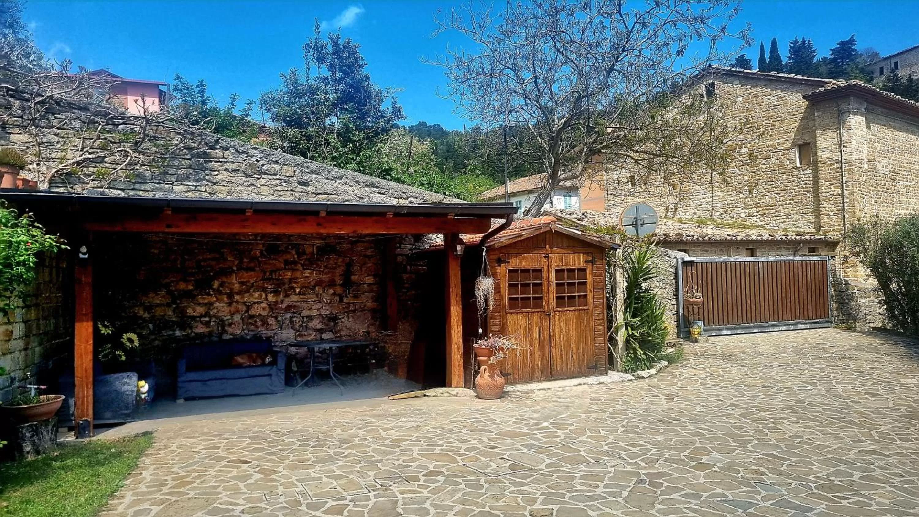 Parking, Property Building in Fontecorona Bed and Breakfast