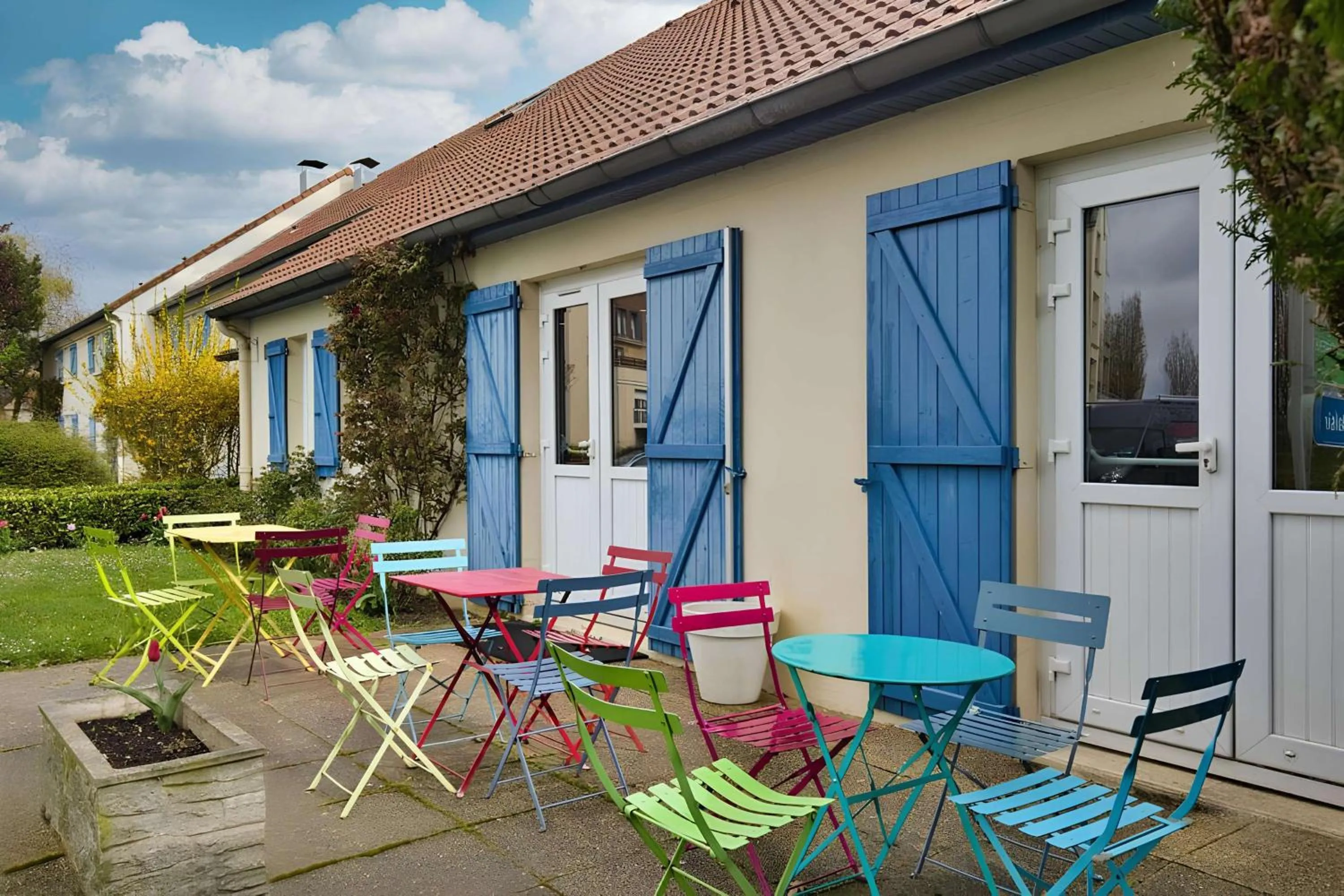 Property building in Sure Hotel by Best Western Plaisir