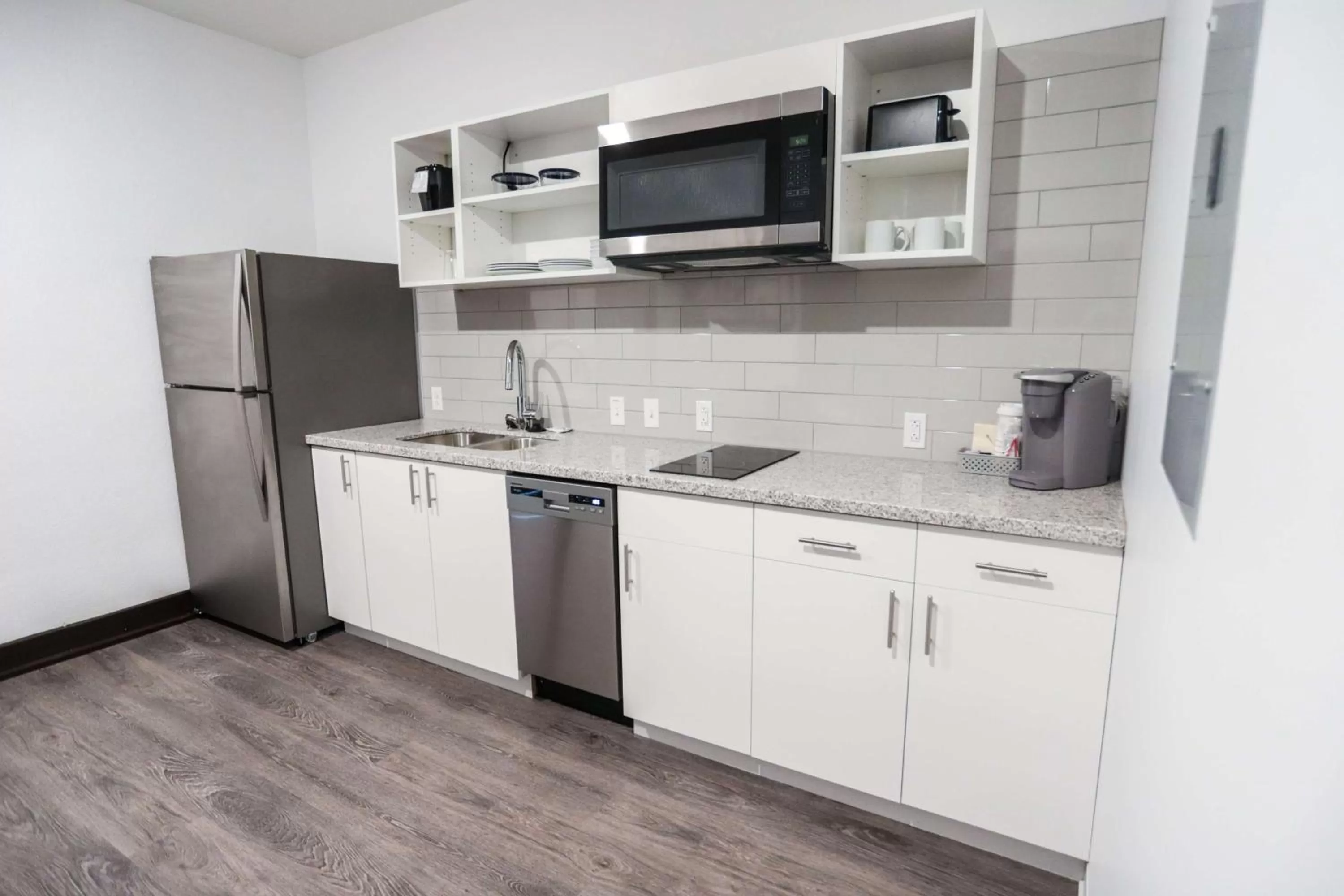 Photo of the whole room in Leavenworth Local Hotel