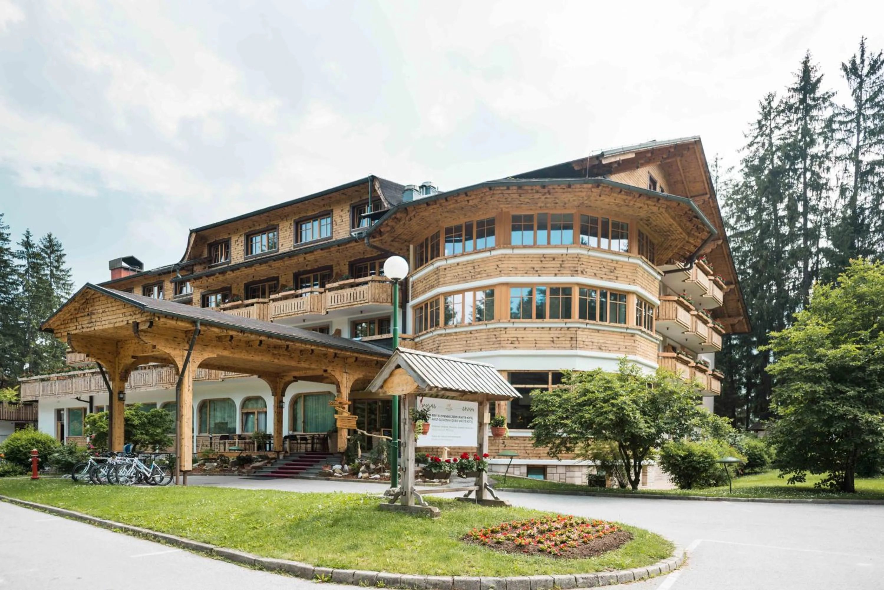 Facade/entrance in Ribno Alpine Hotel