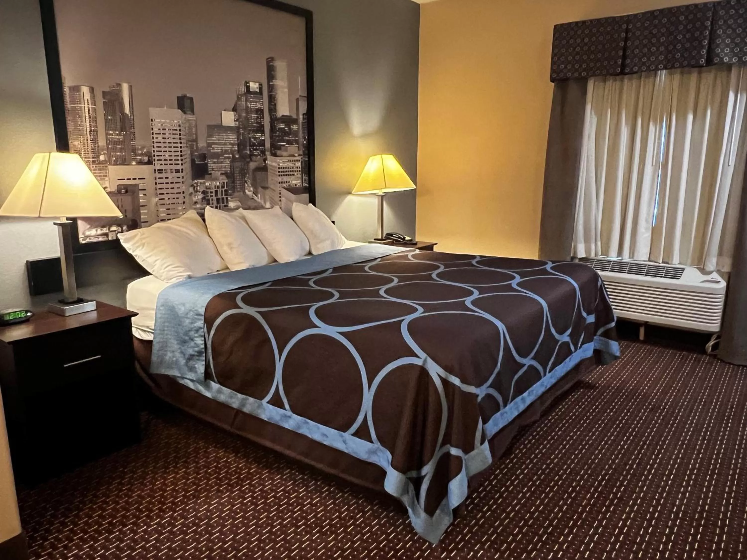 Bed in Super 8 by Wyndham Center