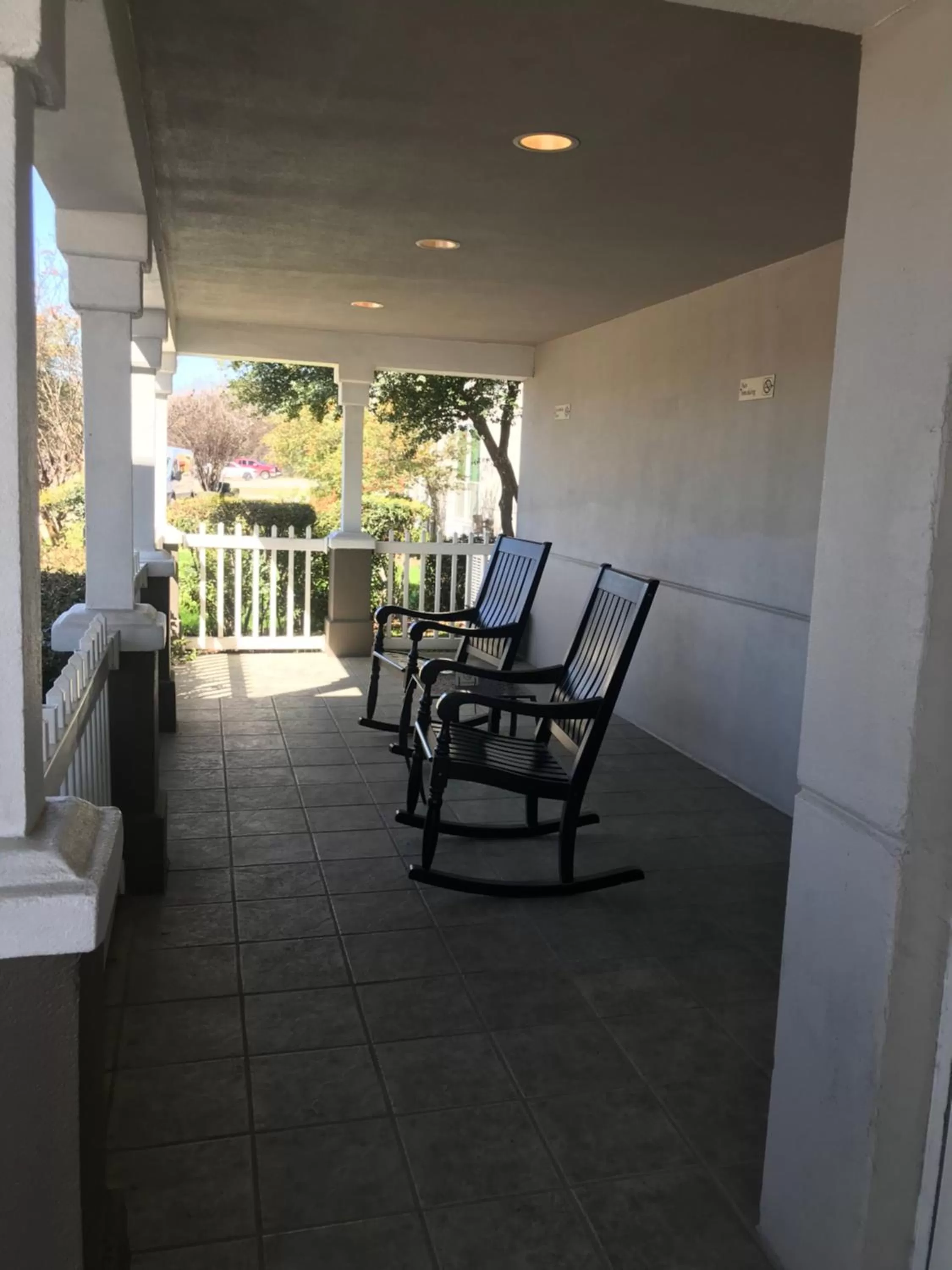 Patio in Country Inn & Suites by Radisson, Fort Worth, TX