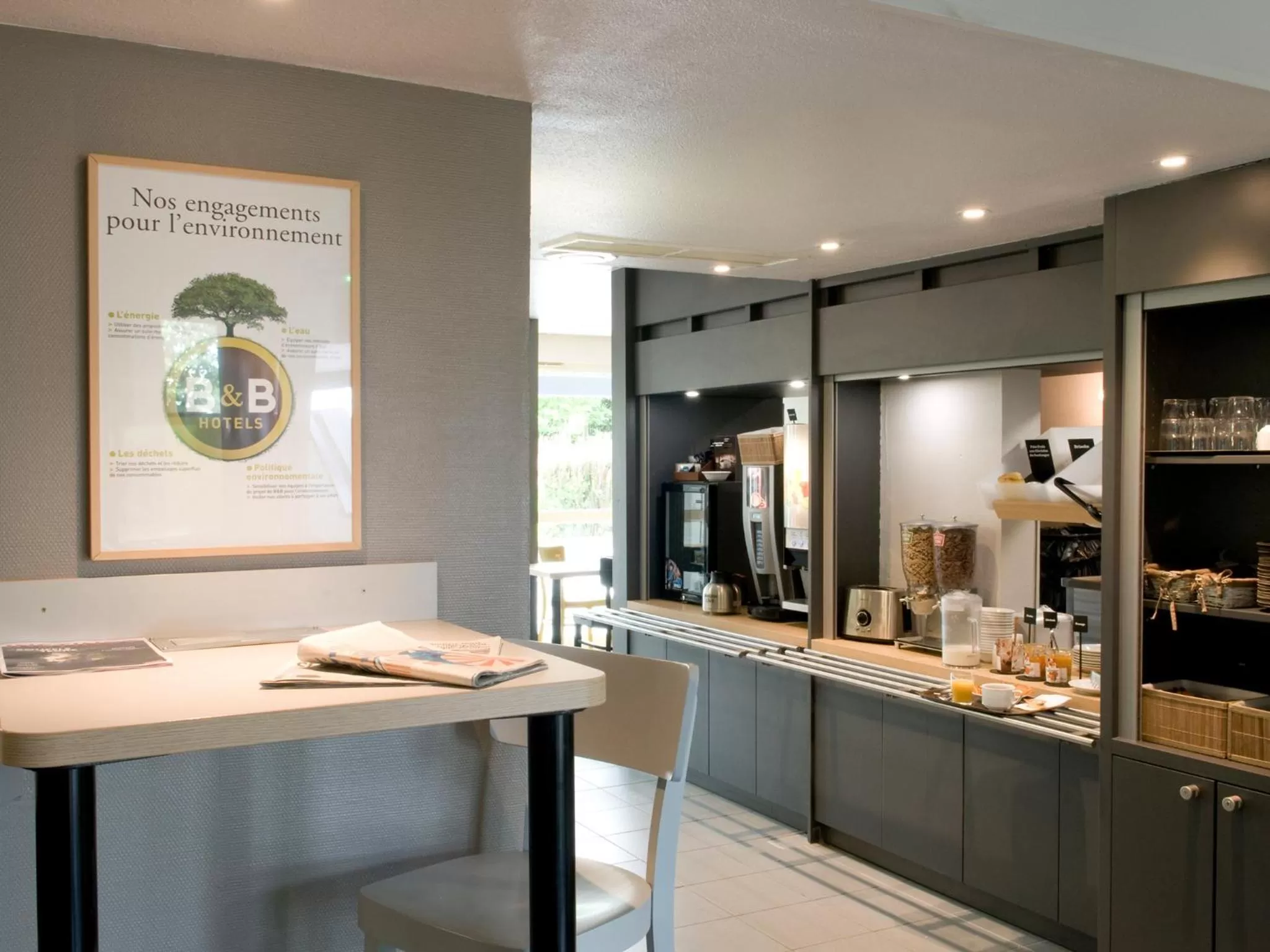 Restaurant/places to eat in B&B HOTEL Amiens