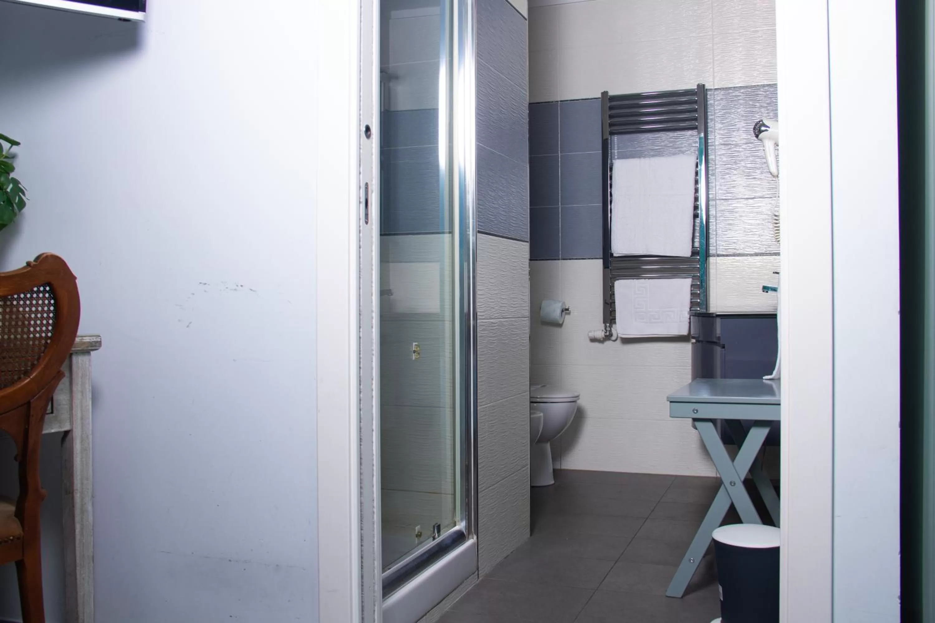 Shower in Nido Dei Gabbiani