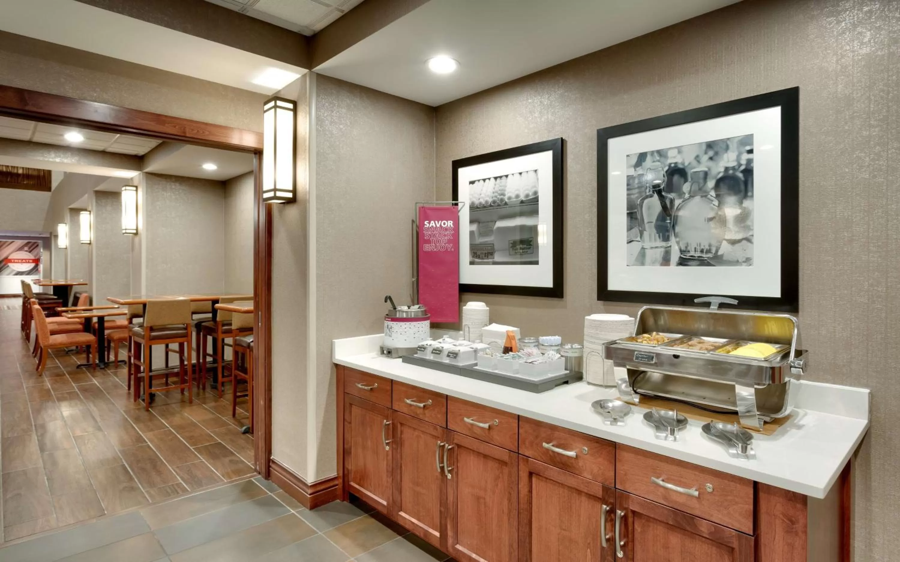 Dining area in Hampton Inn & Suites Pocatello