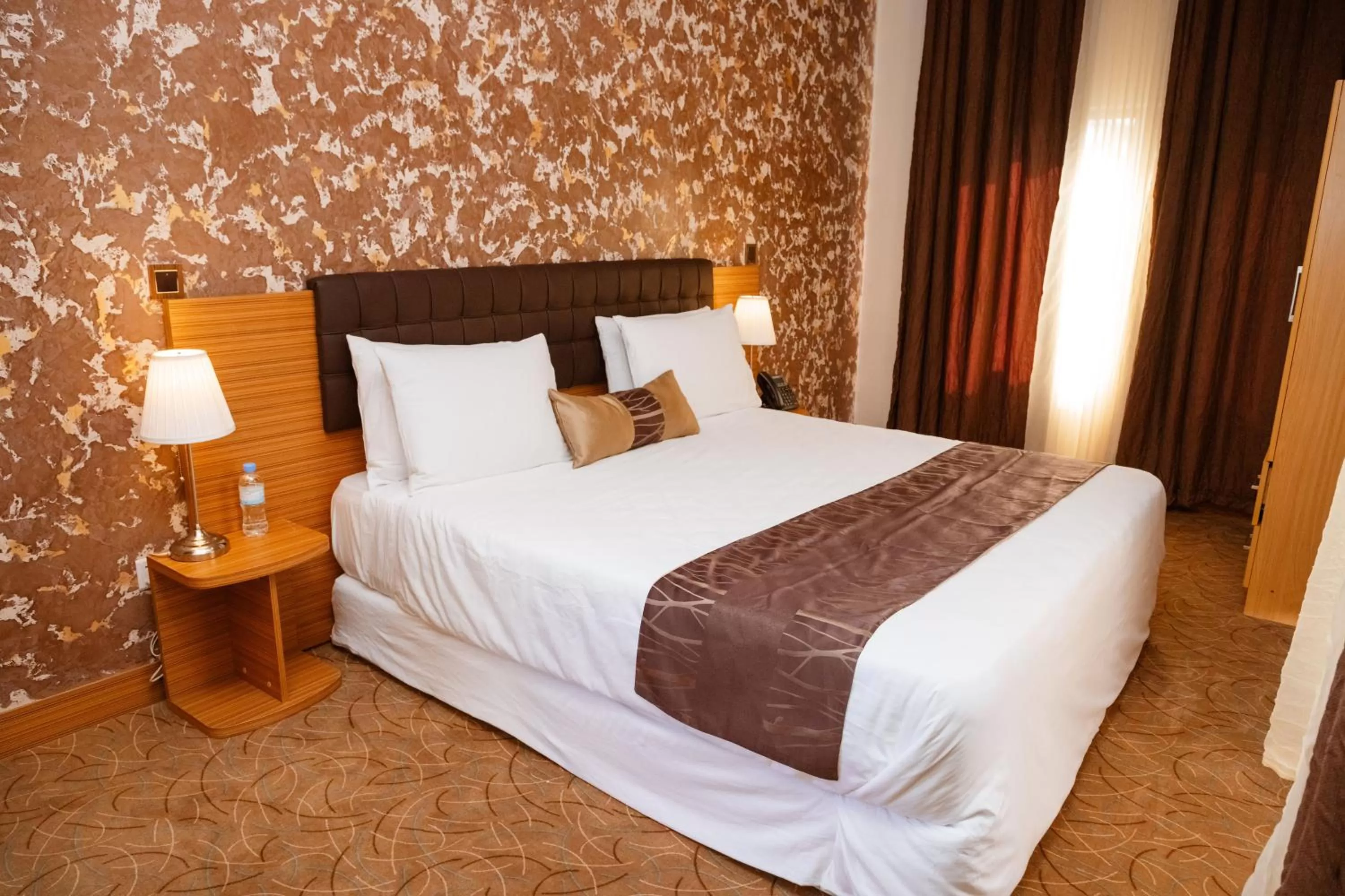 Bed in Ndaru Luxury Suites