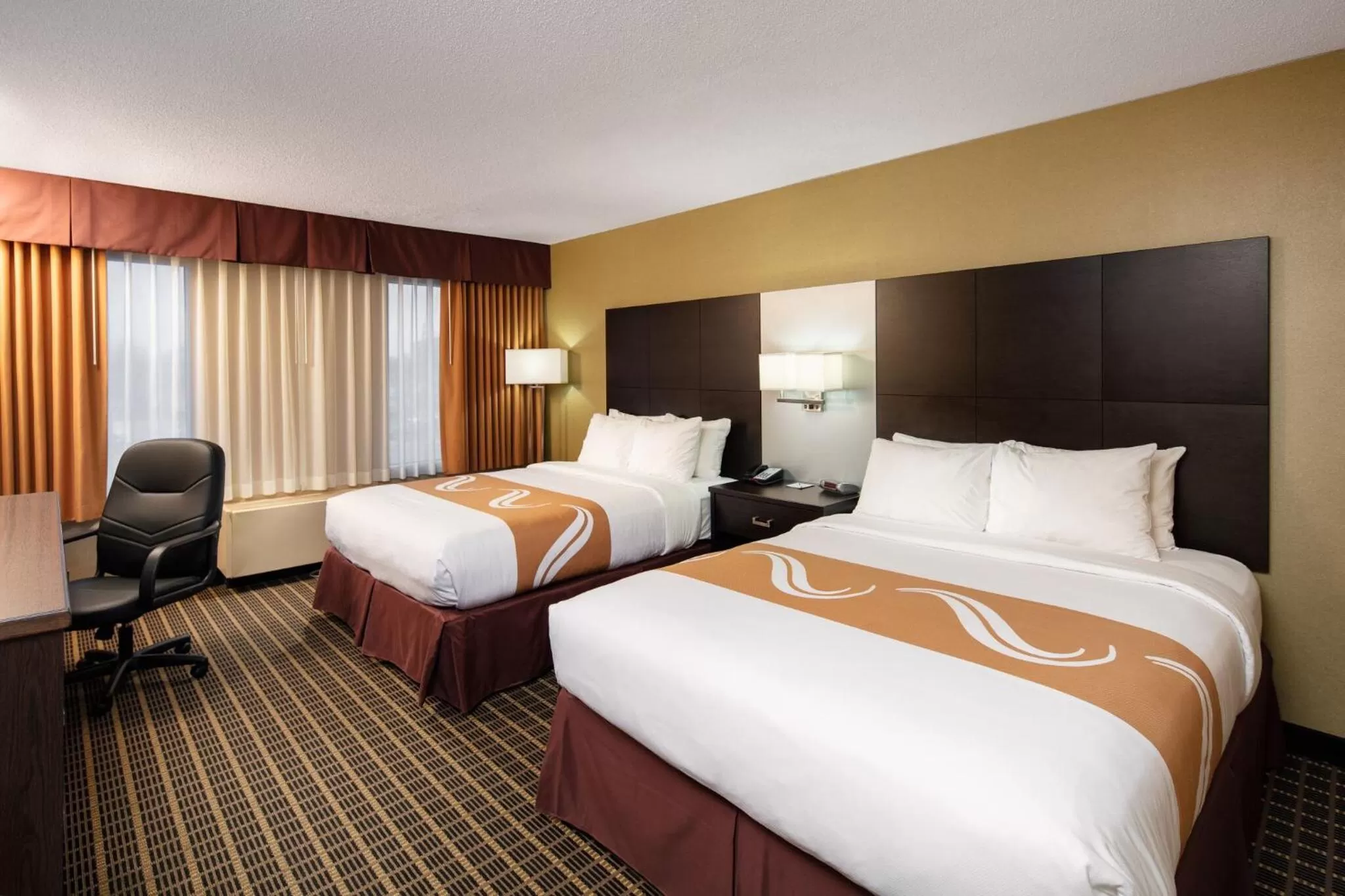 Photo of the whole room, Bed in Quality Inn & Suites Windsor - Downtown