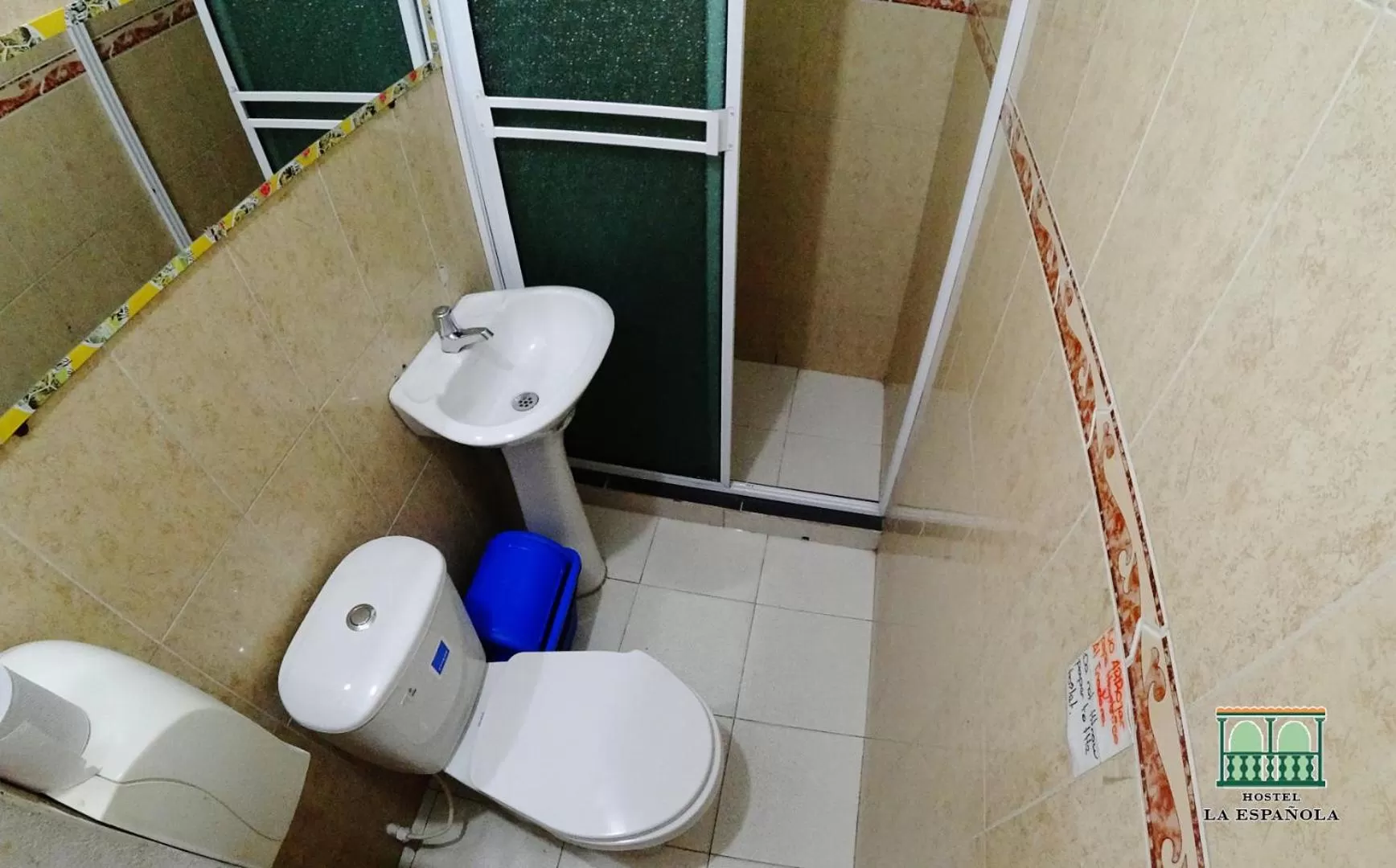 Shower, Bathroom in Hotel La Española