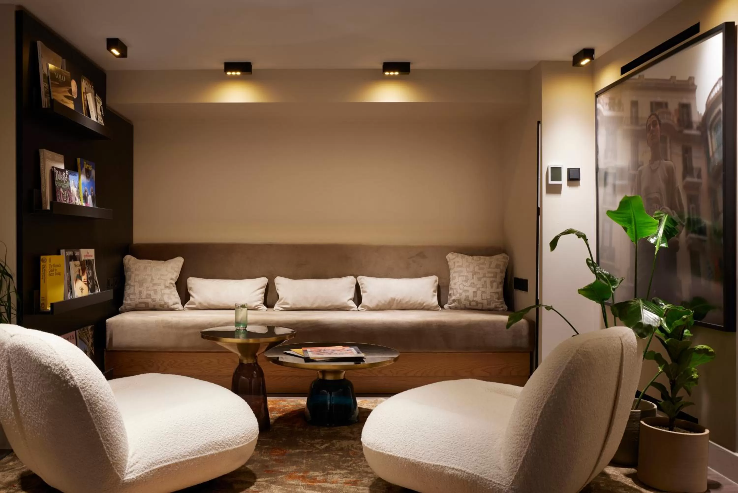 Communal lounge/ TV room in Teight Hotel