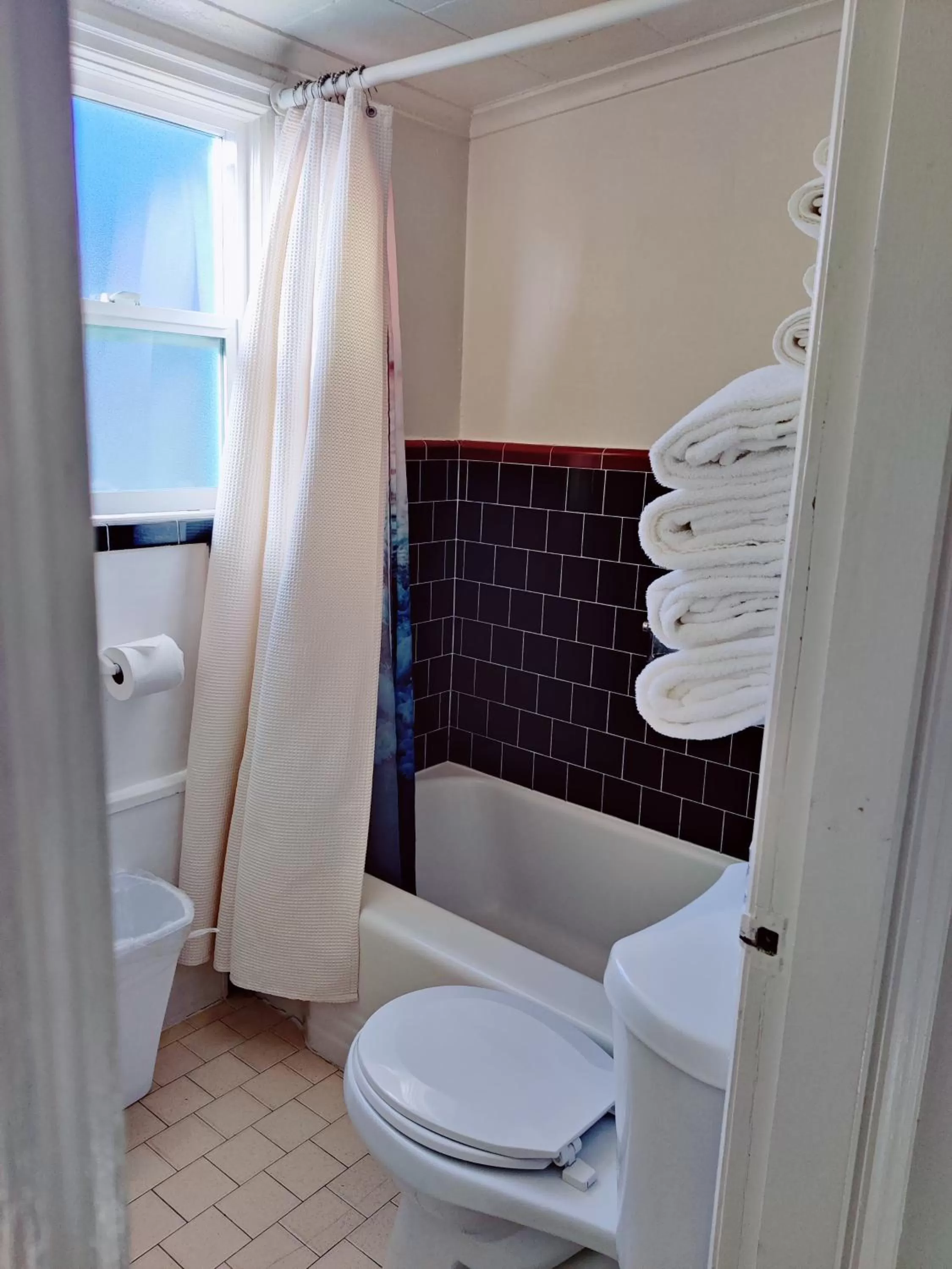 Bathroom in Hillcrest Inn