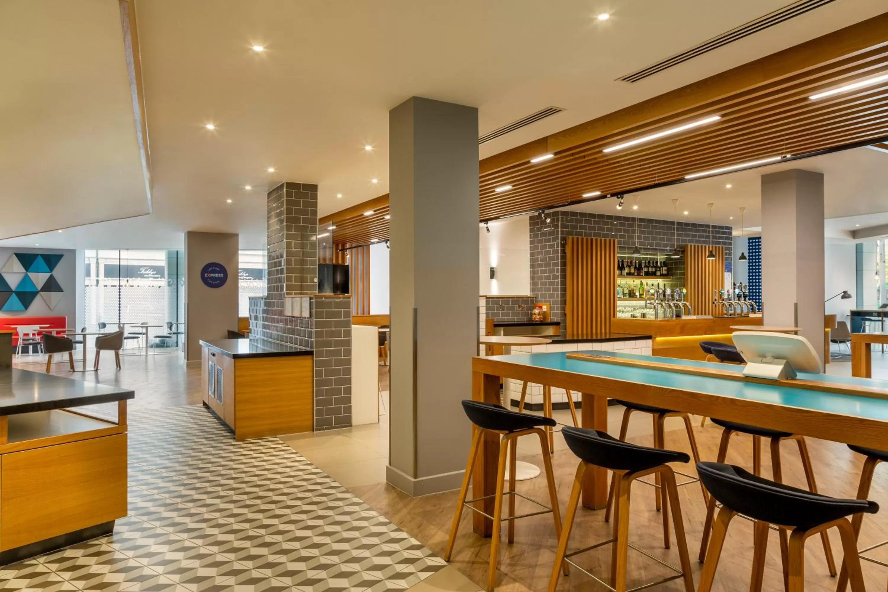 Restaurant/places to eat in Holiday Inn Express Dublin City Centre by IHG