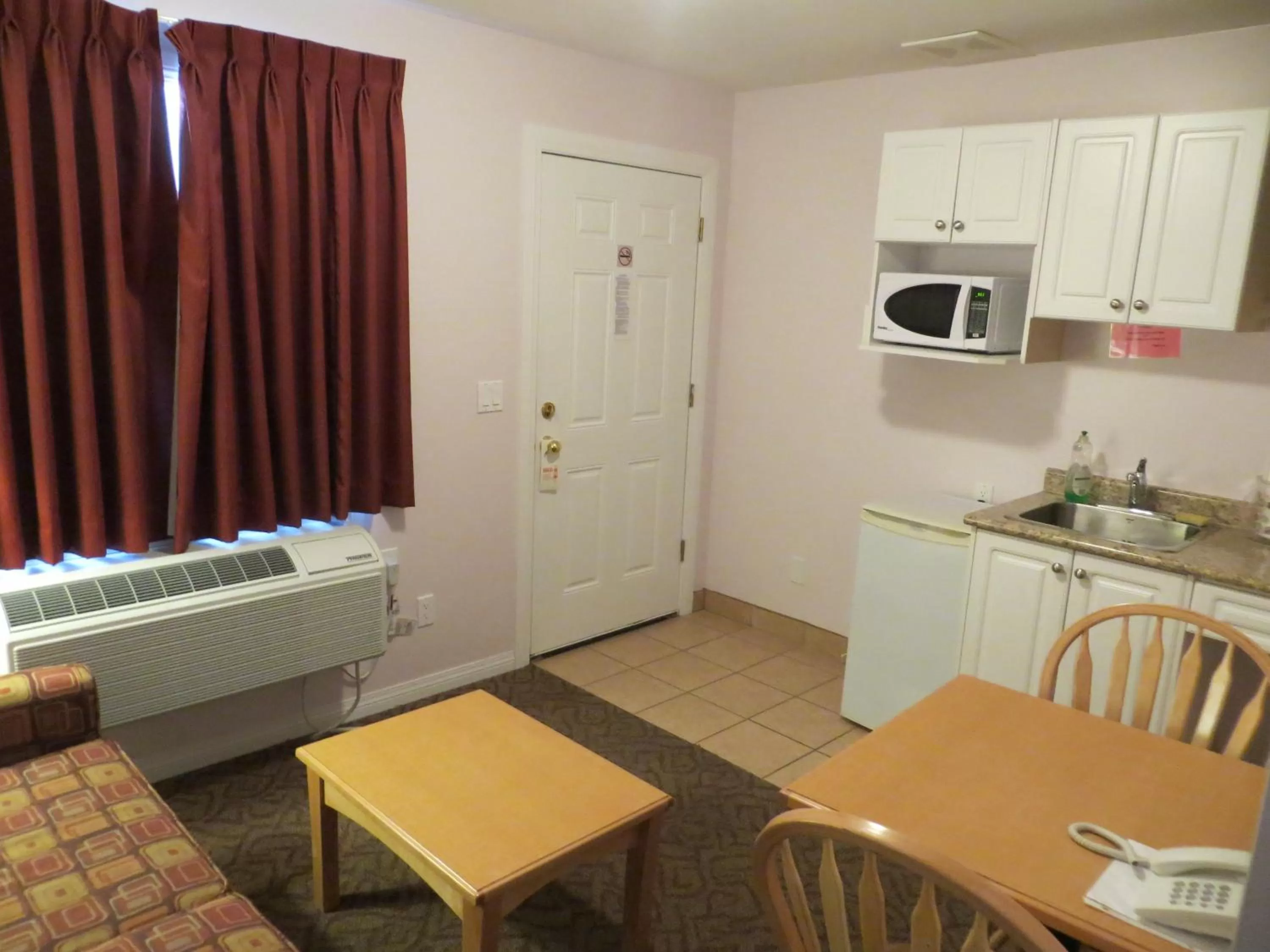 Kitchen or kitchenette in Cactus Tree Inn