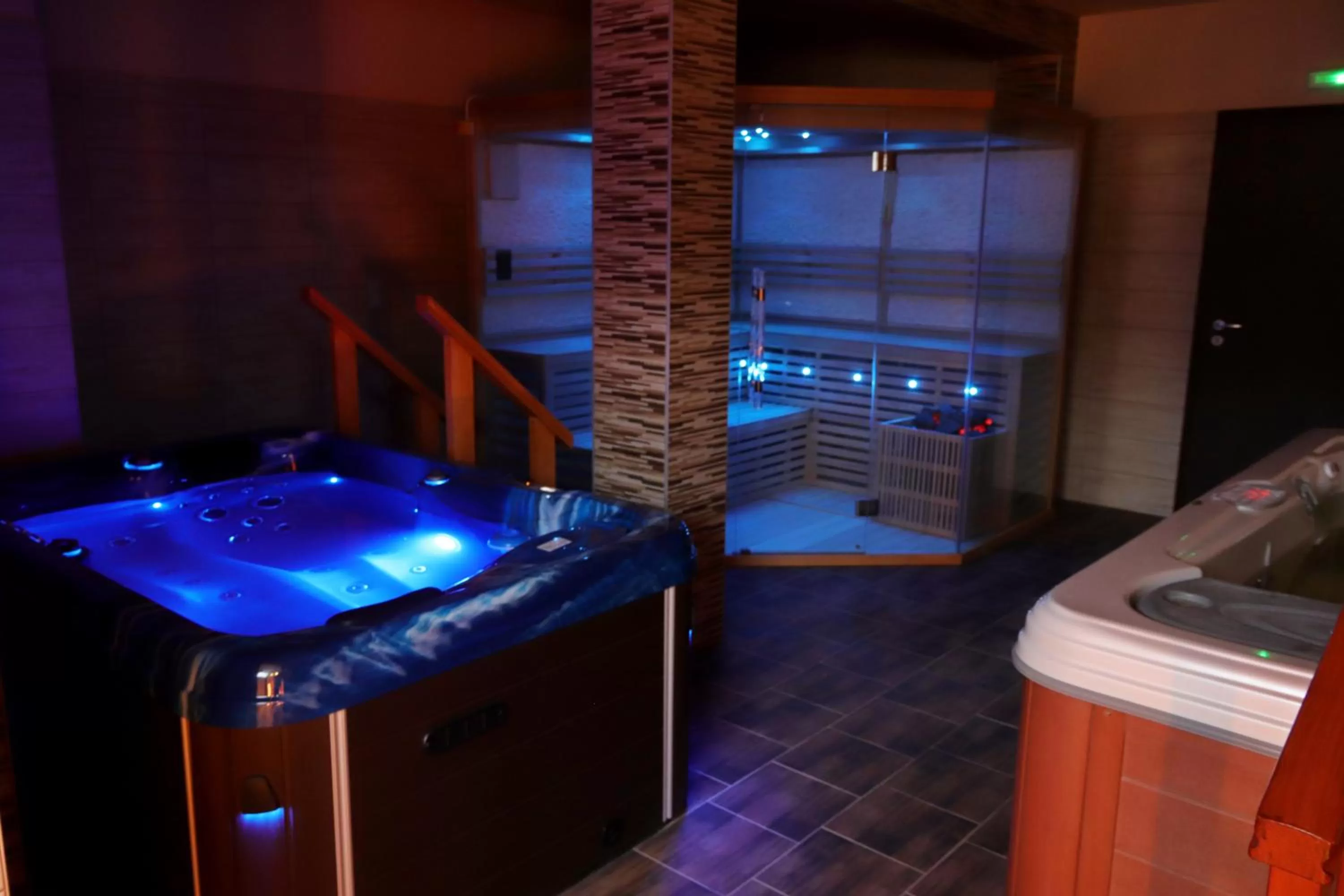 Hot Tub, Spa/Wellness in Royal Hotel