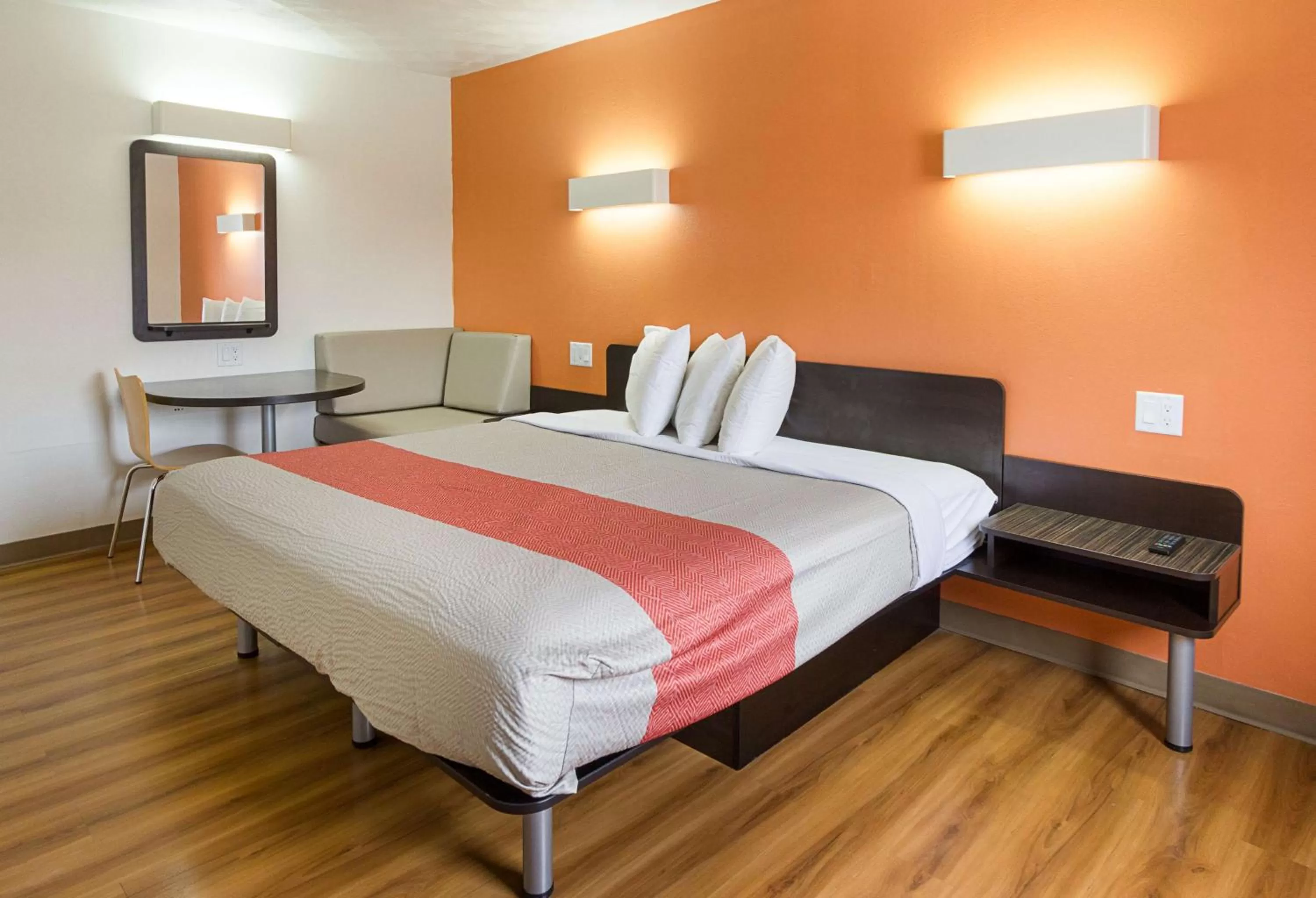 Photo of the whole room, Bed in Motel 6-Sidney, OH