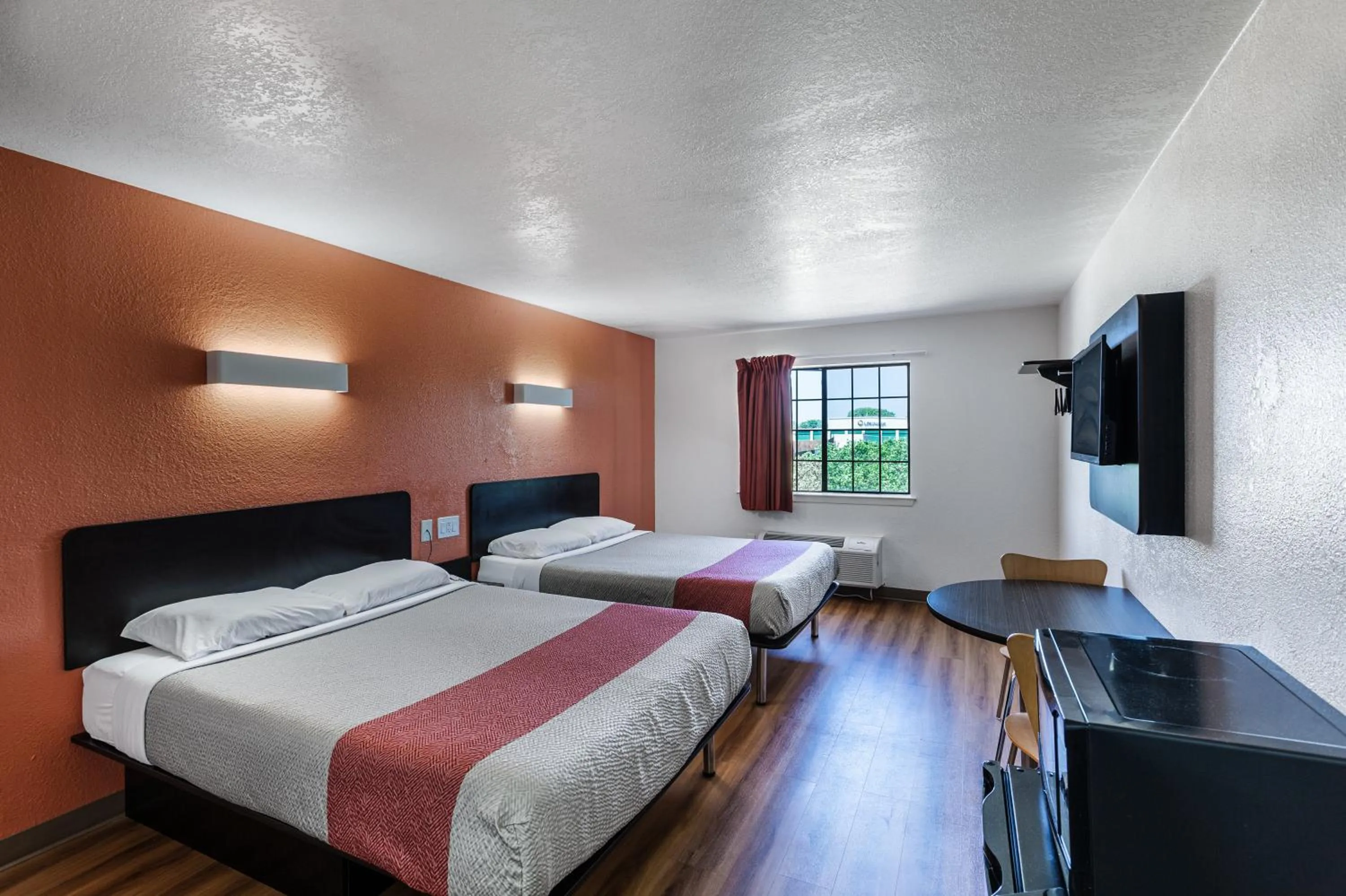 Bedroom, Bed in Motel 6-Bedford, TX - Fort Worth