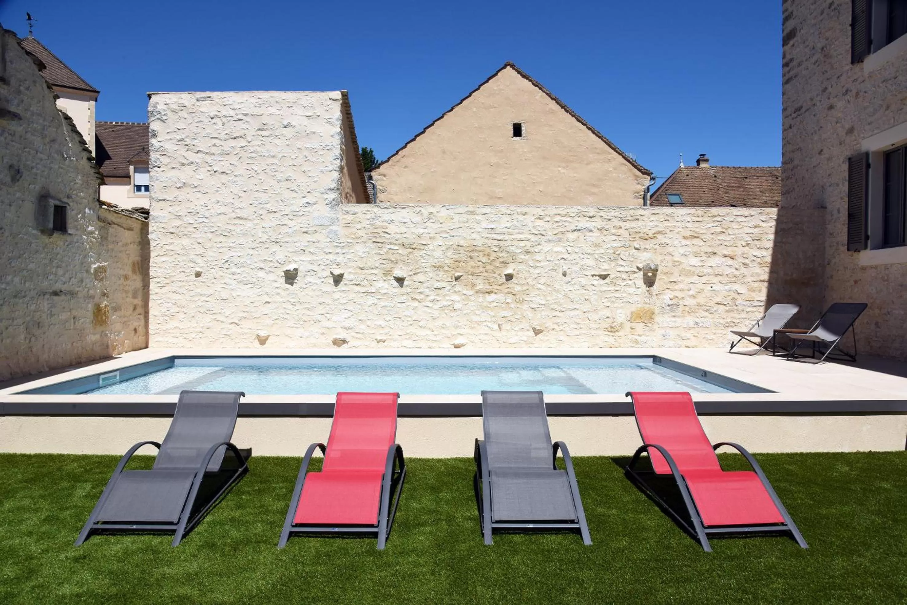 Swimming pool in Le Charles V