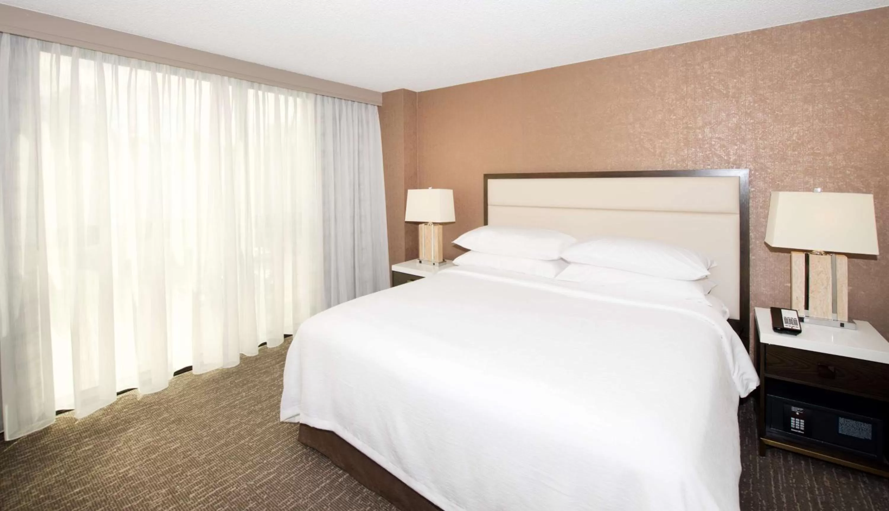 Bed in Embassy Suites by Hilton Seattle North Lynnwood