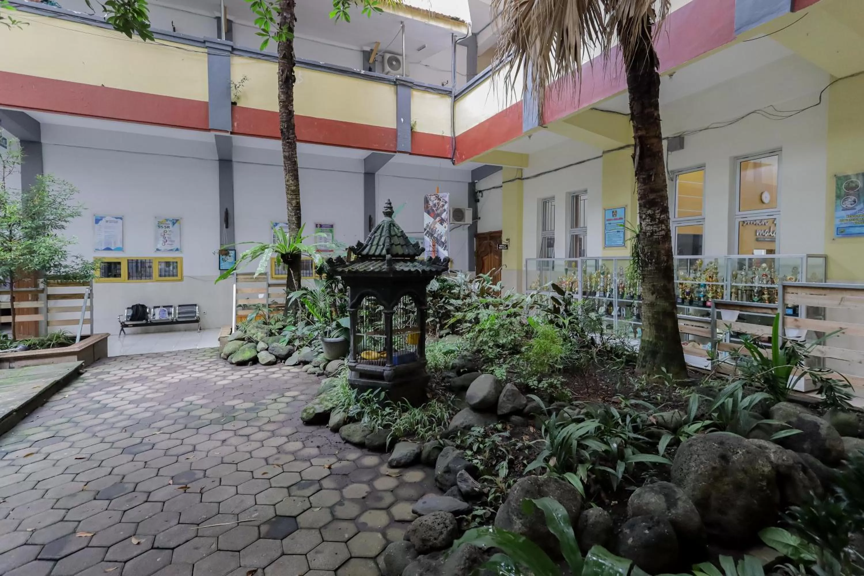 Garden in RedDoorz Syariah @ Klojen Malang