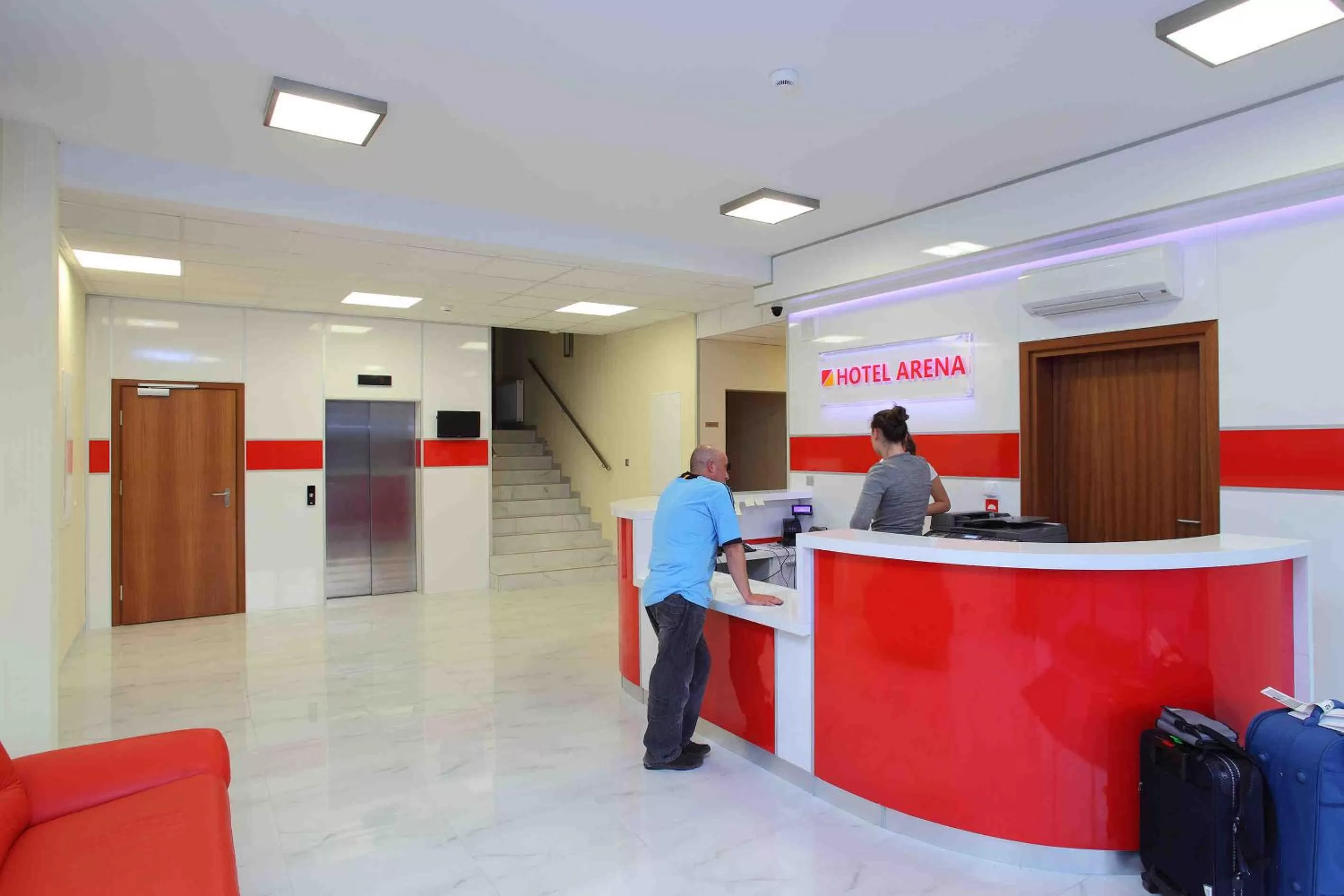 People in Hotel Arena Expo