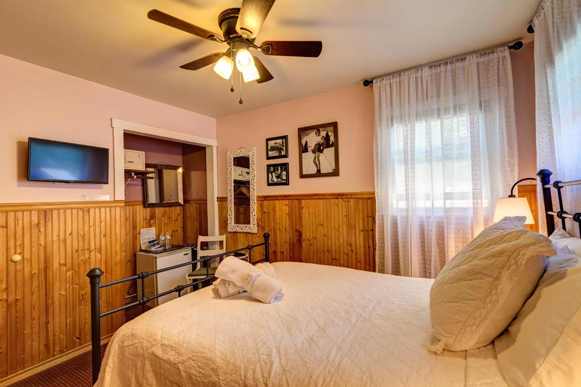 Photo of the whole room, Bed in Fireside Inn & Hostel