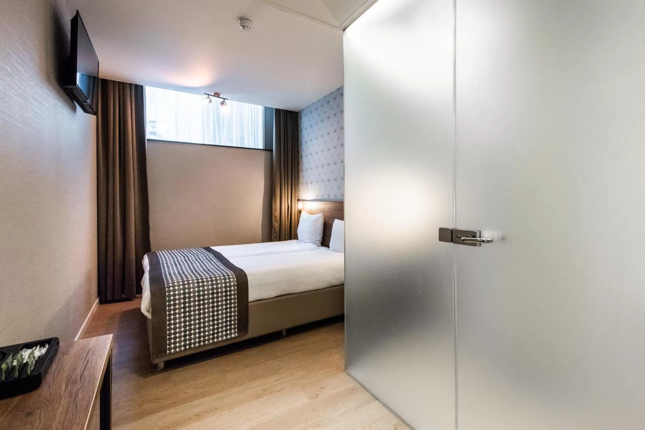 Bedroom, Bed in Melrose Hotel