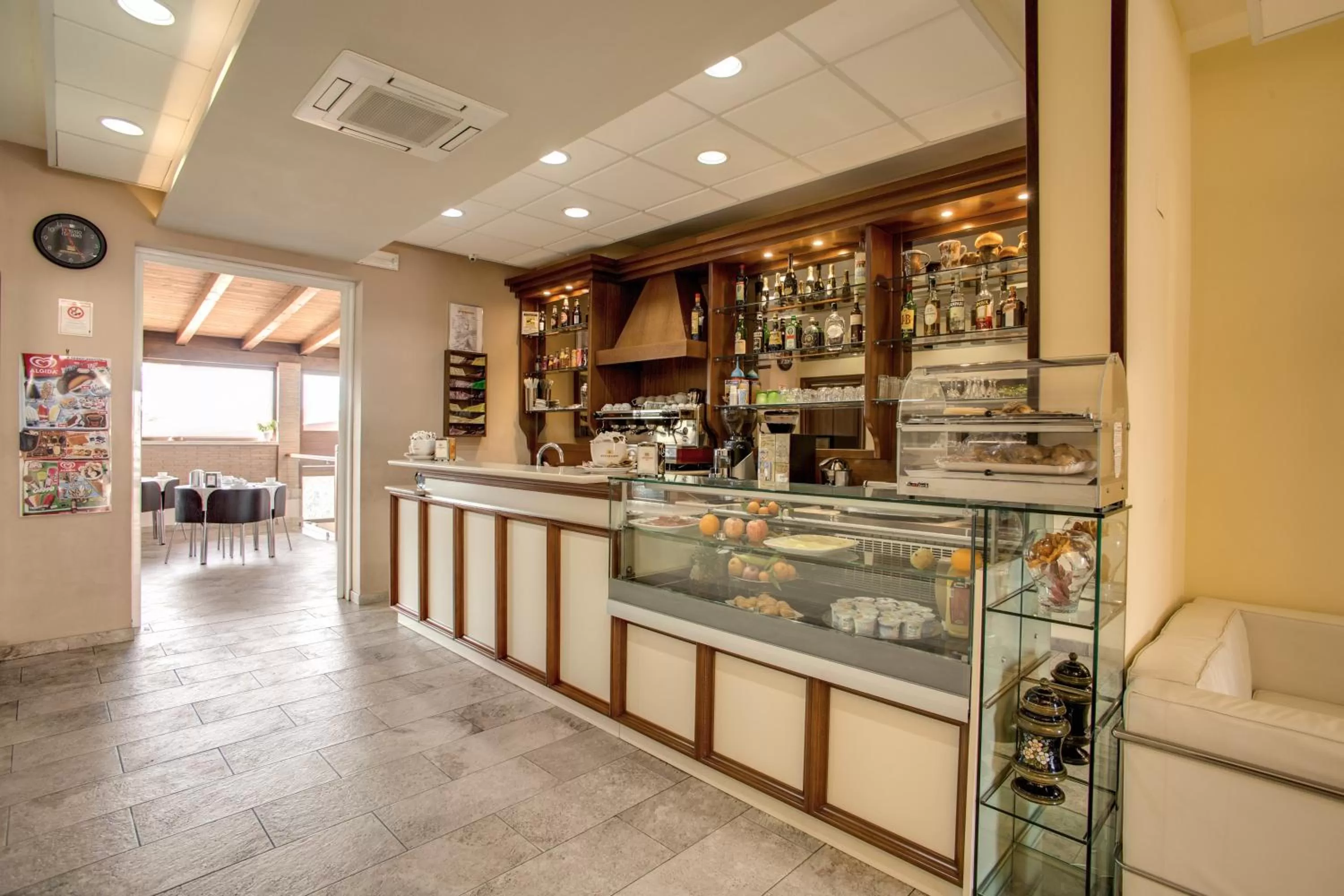 Lounge or bar in Hotel Roma Tiburtina Metro