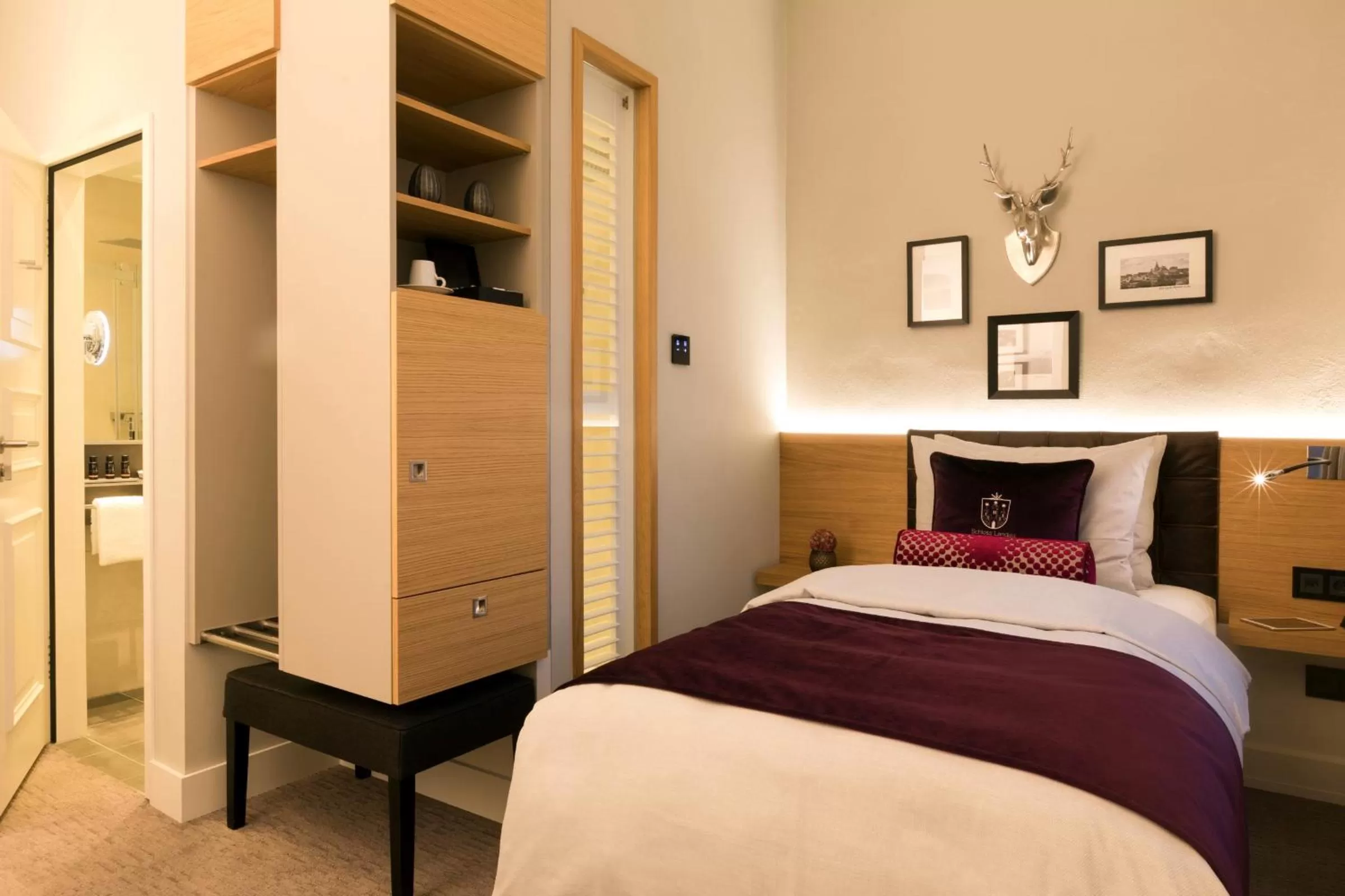 Photo of the whole room, Bed in Hotel Brunnenhaus Schloss Landau