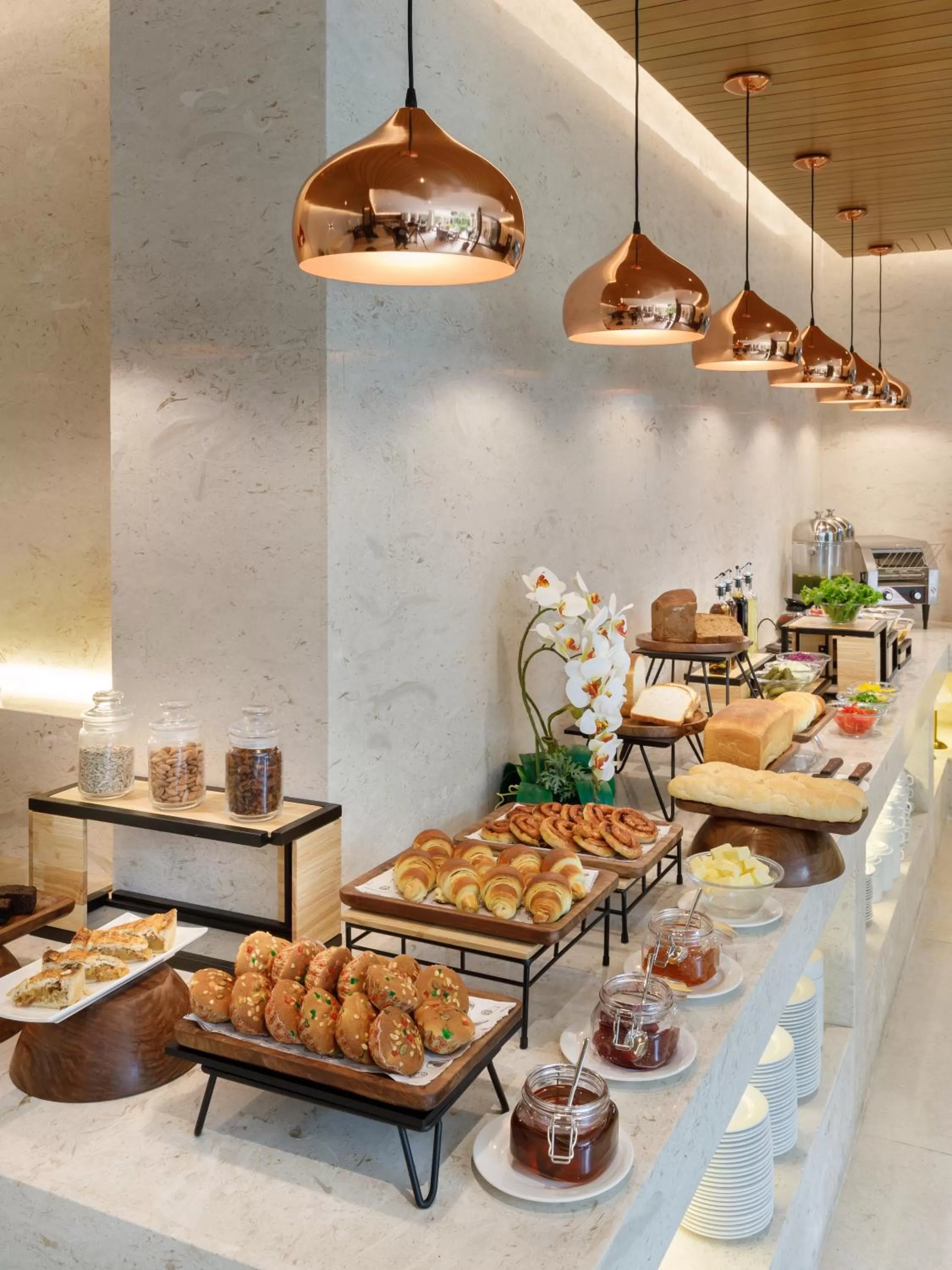 Restaurant/places to eat in Hotel Thrive, A Tropical Courtyard