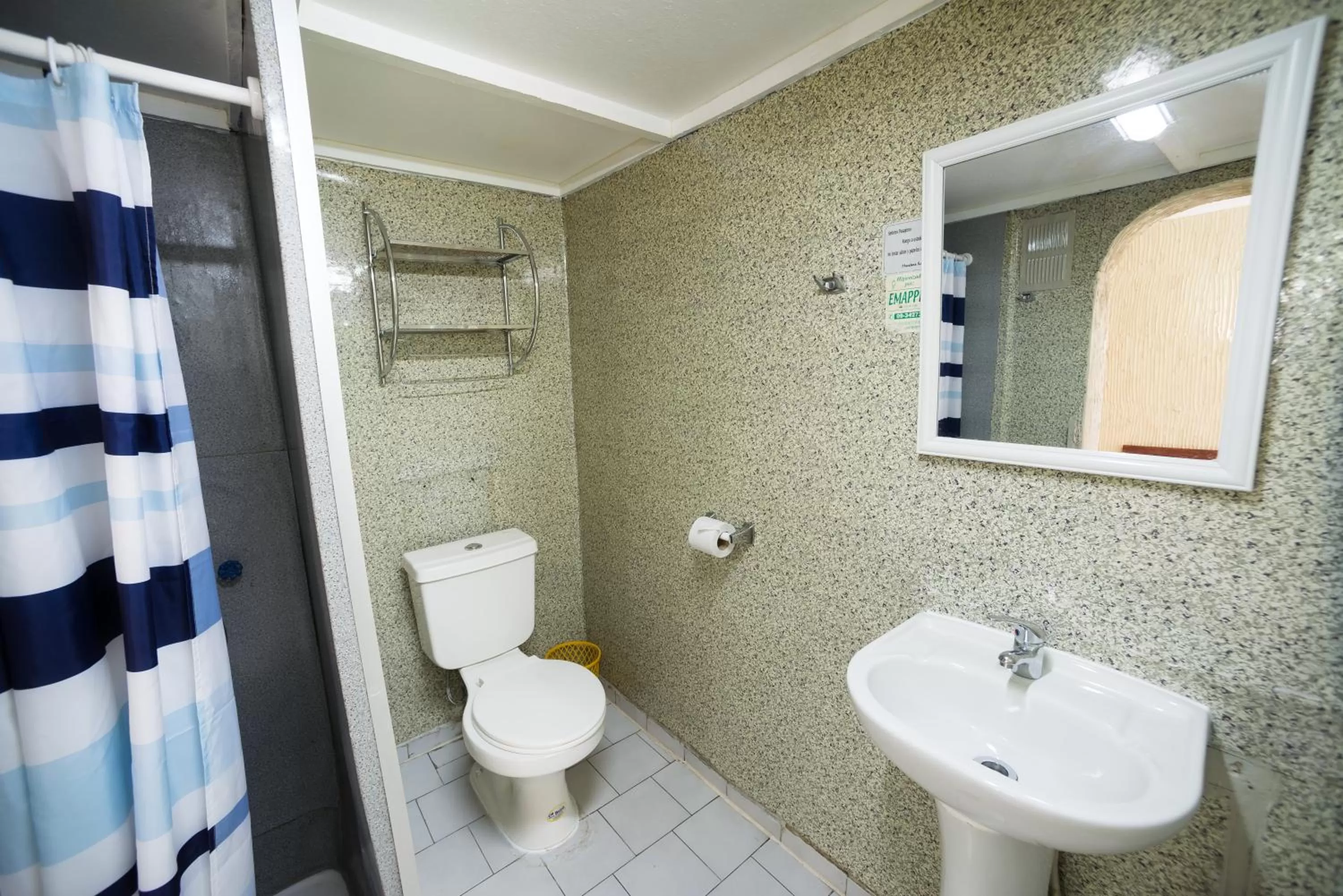 Bathroom in Si Hotel