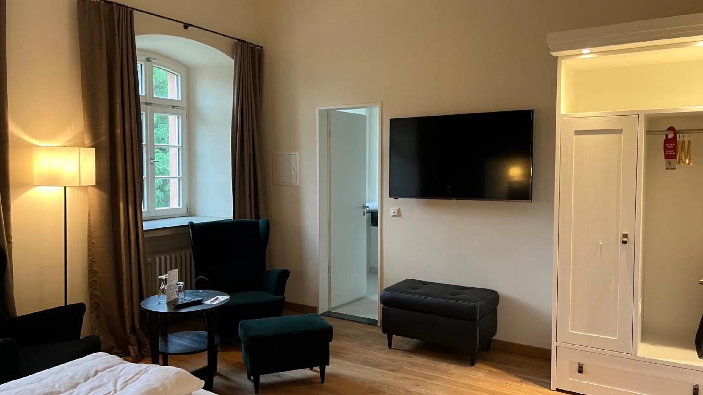 Photo of the whole room, Seating Area in Kloster Steinfeld Gästehaus