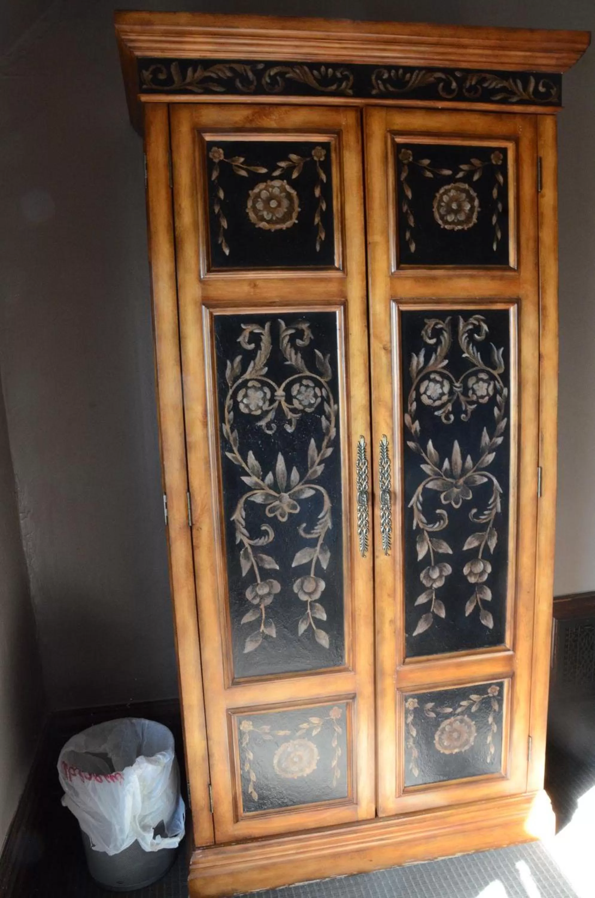 Decorative detail in Off Broadway B & B