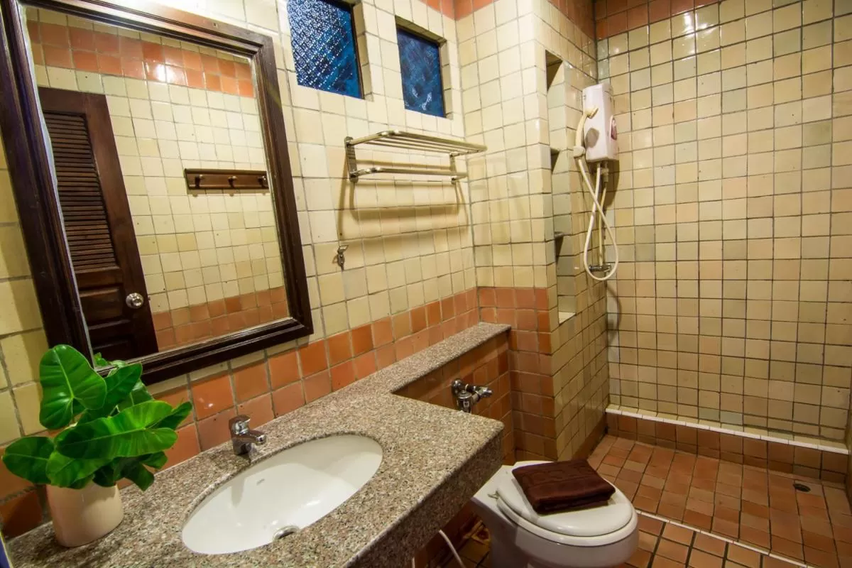 Bathroom in Sutus Court 2