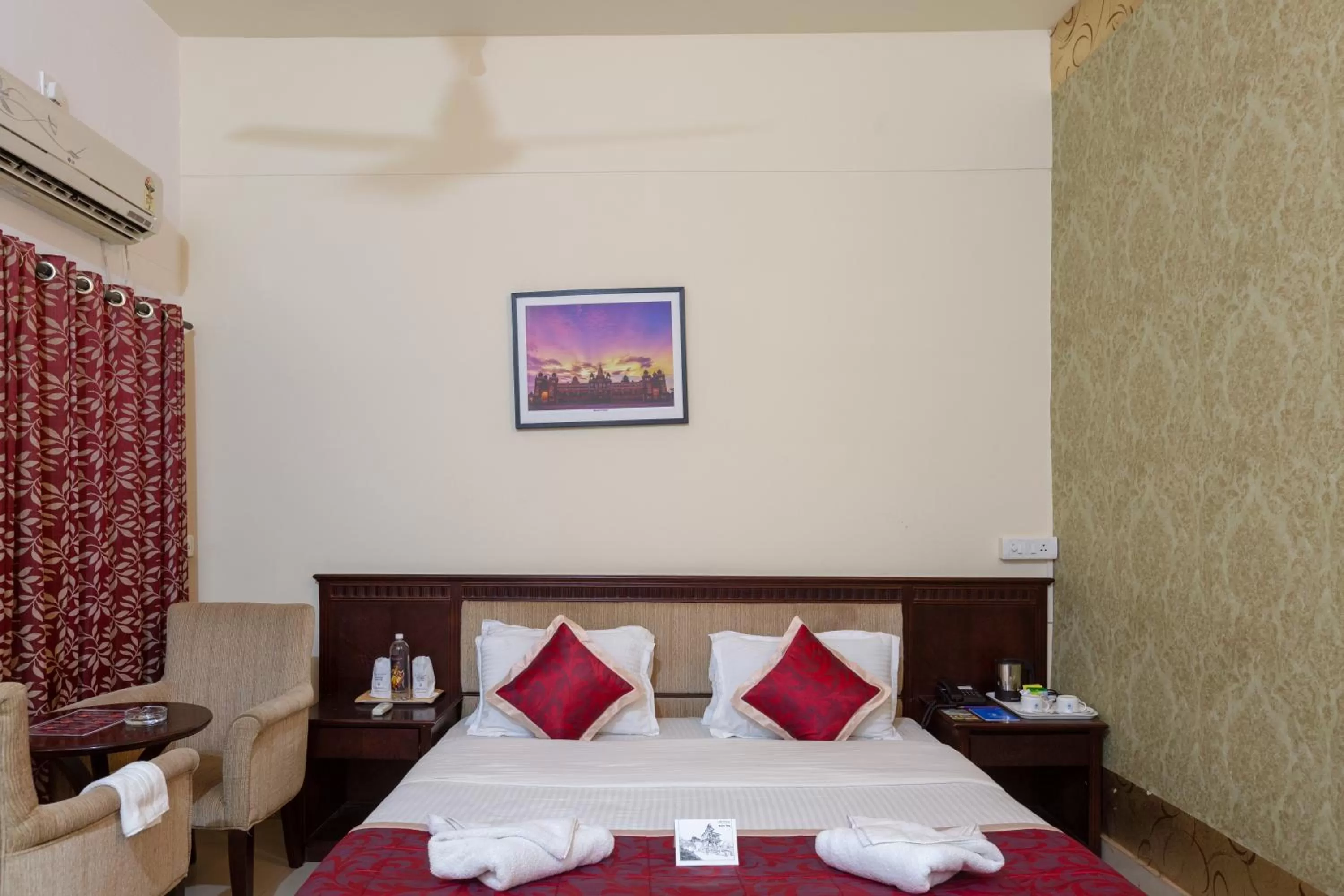 Bed in KSTDC Mayura Durg Chitradurga