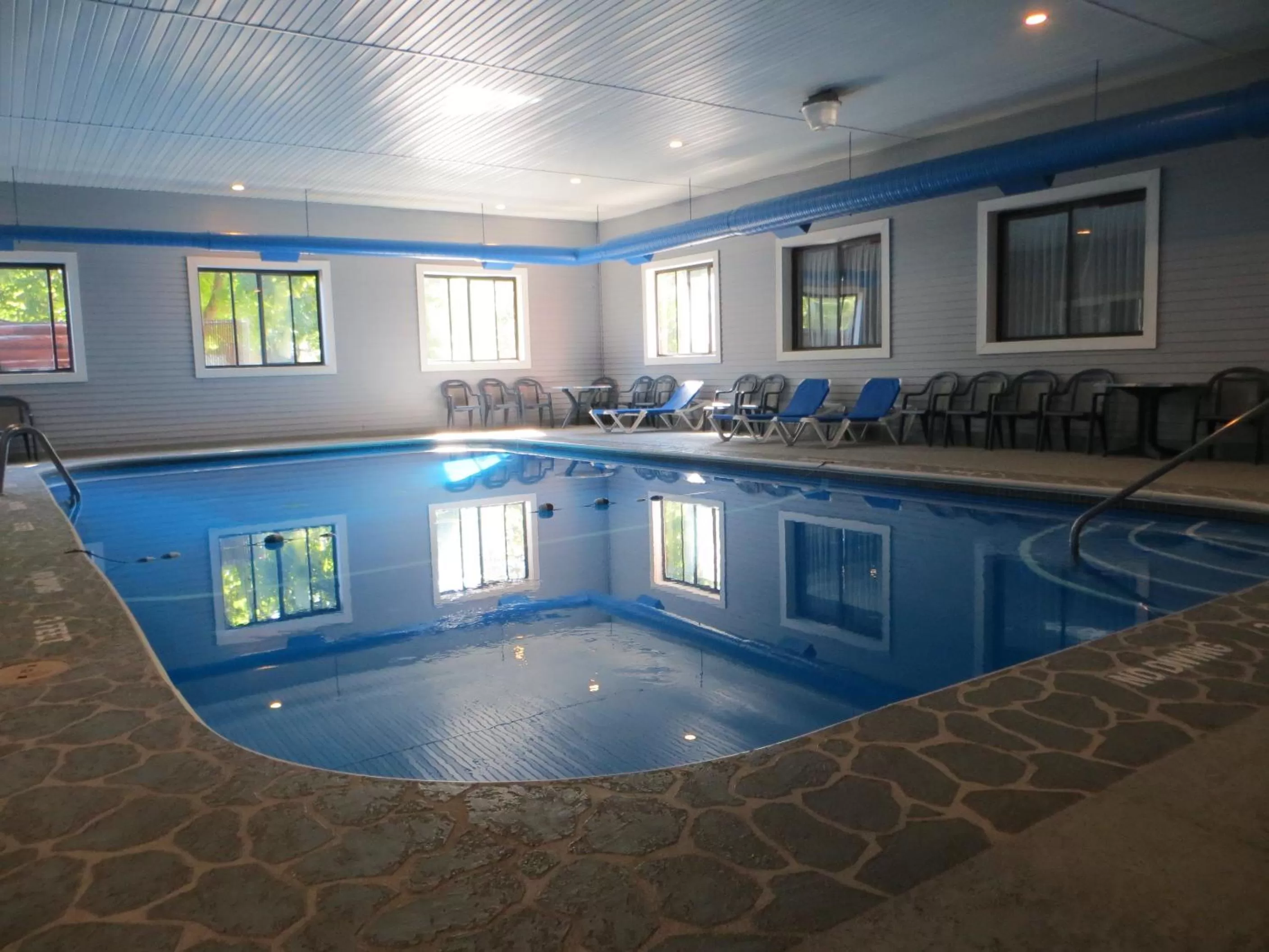 Swimming pool in Super 8 by Wyndham Bridgeview of Mackinaw City