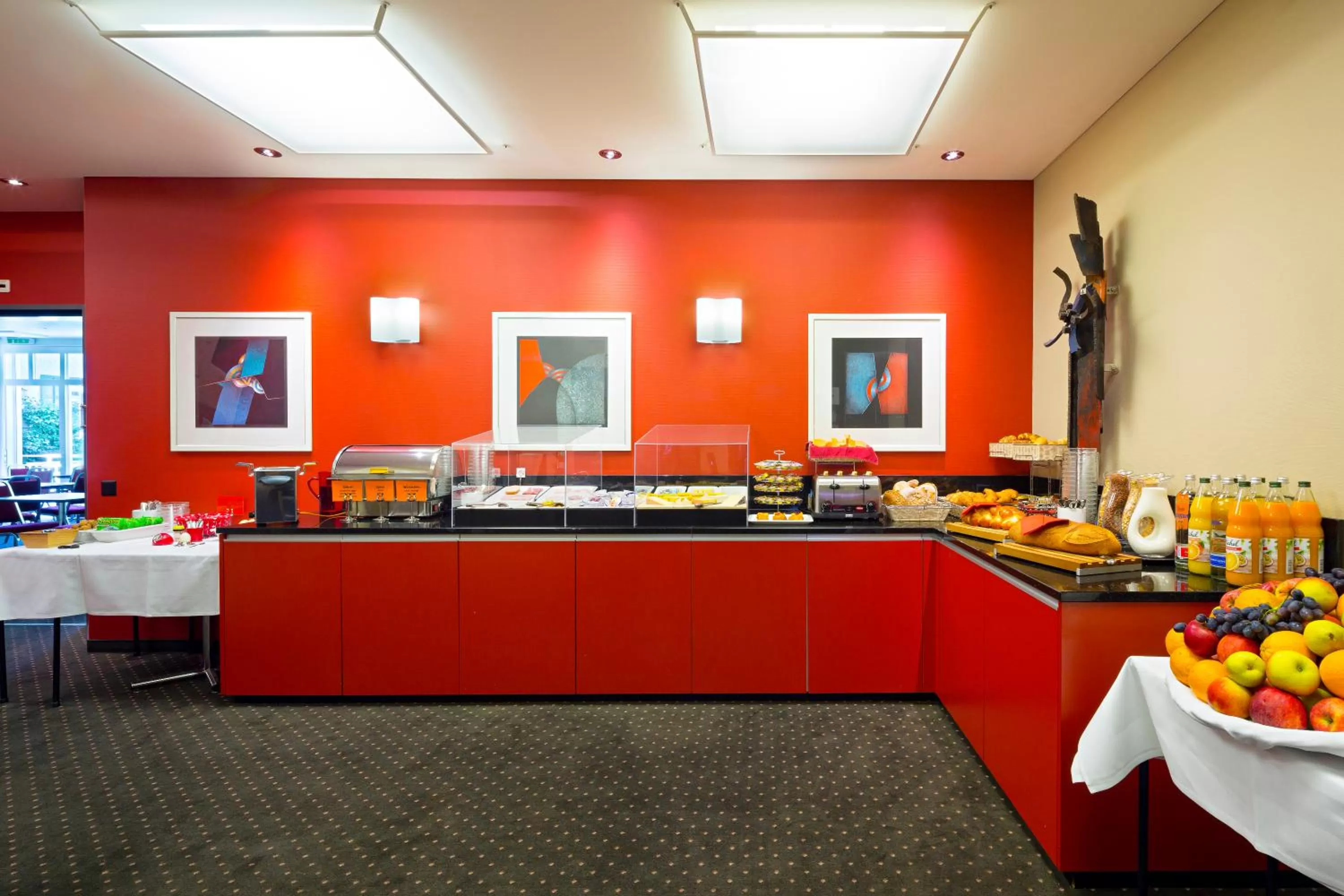 Restaurant/places to eat in Hotel Wartmann am Bahnhof