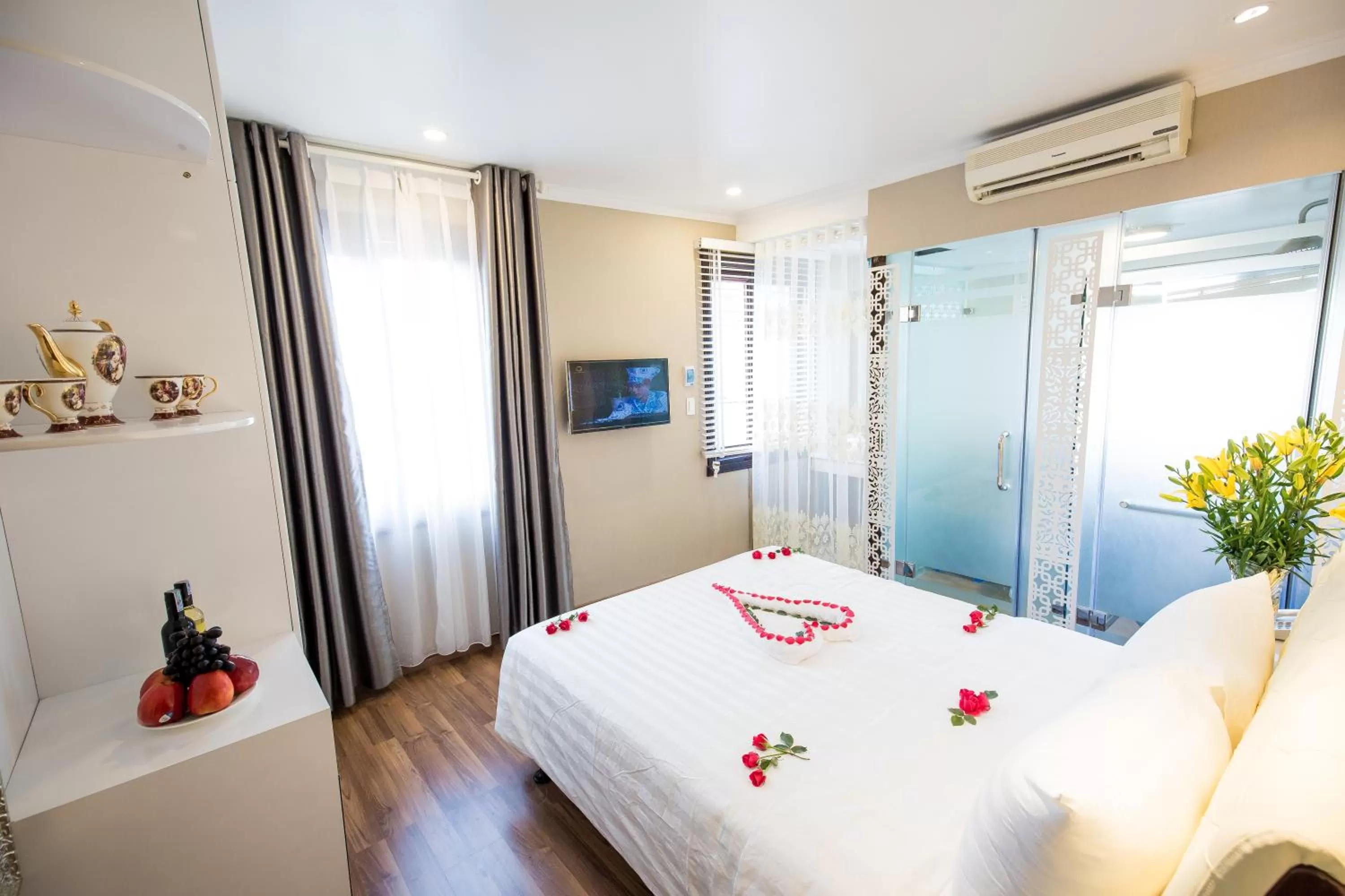 Bed in Little Hanoi Deluxe Hotel