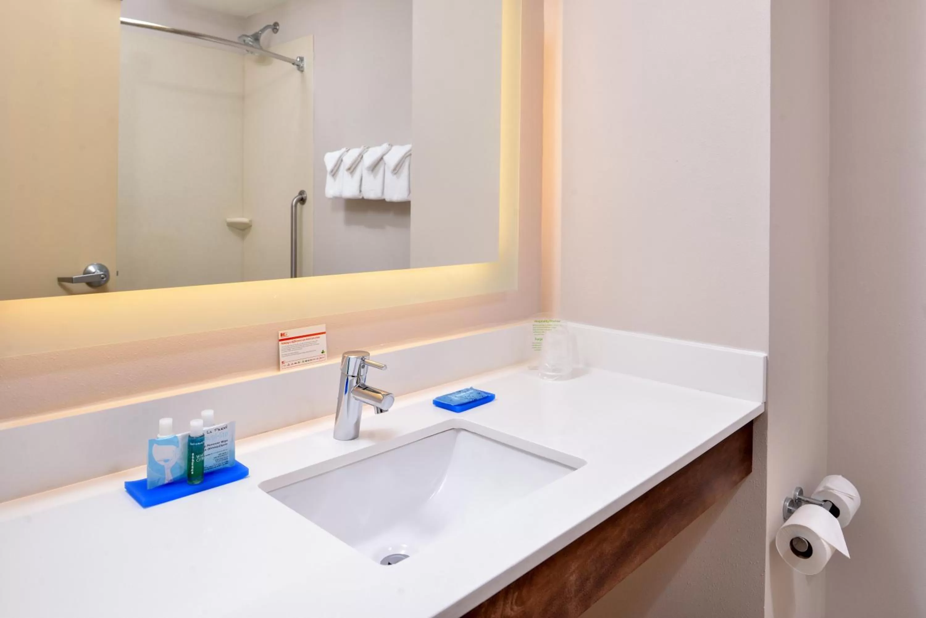 Photo of the whole room in Holiday Inn Express Hotel & Suites Cincinnati - Mason by IHG