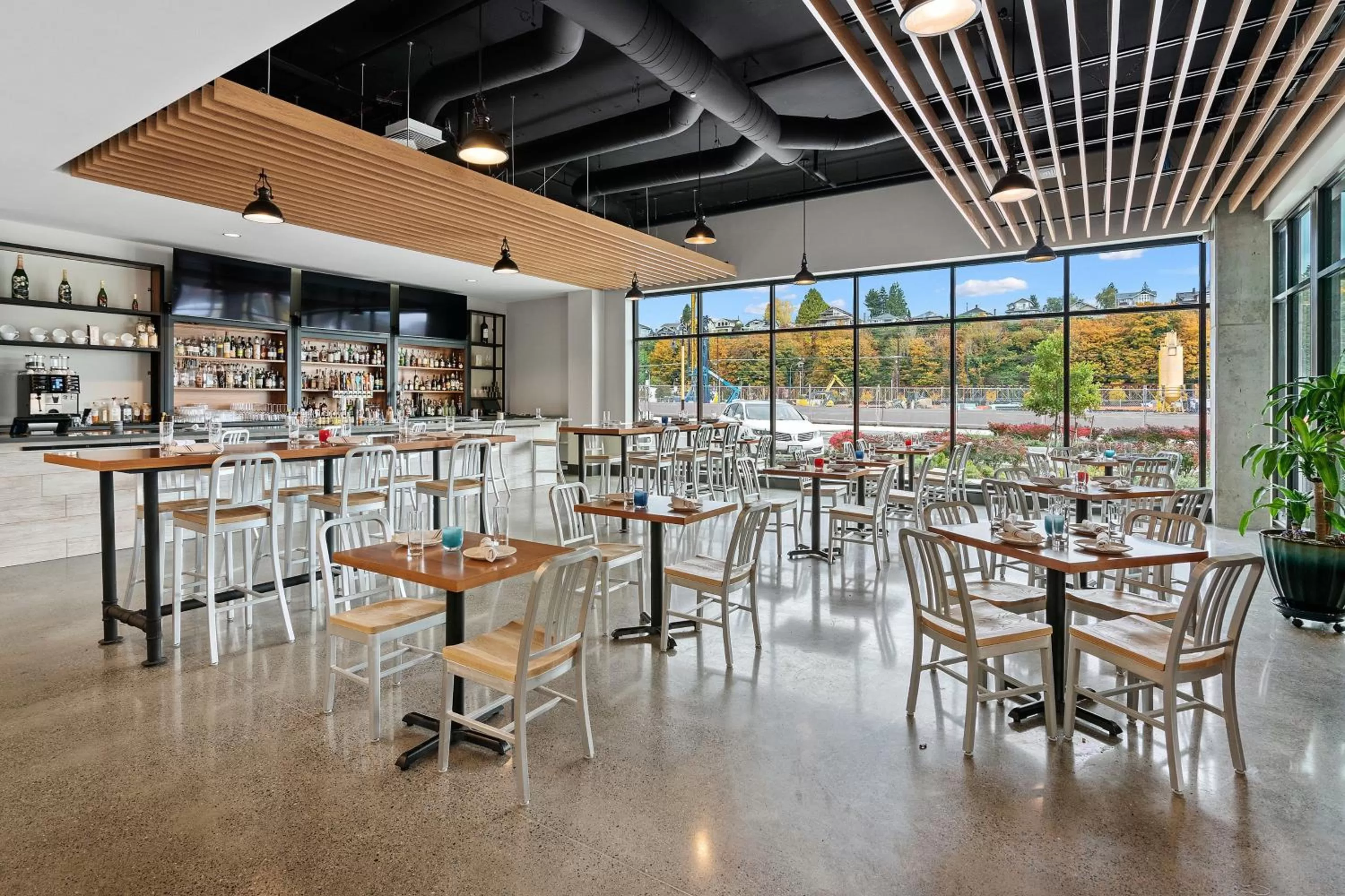 Lounge or bar in Hotel Indigo Seattle Everett Waterfront Place by IHG