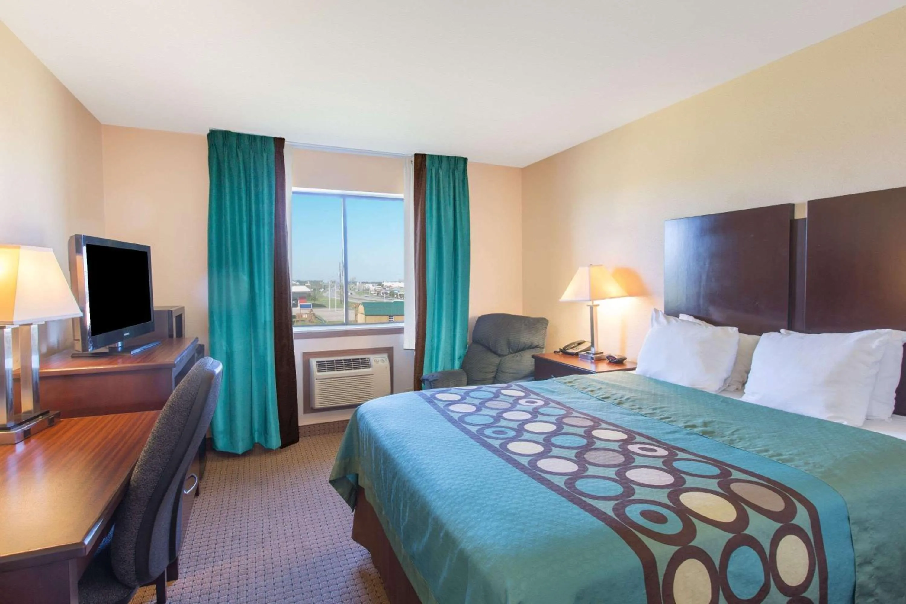 Photo of the whole room in Super 8 by Wyndham Danville