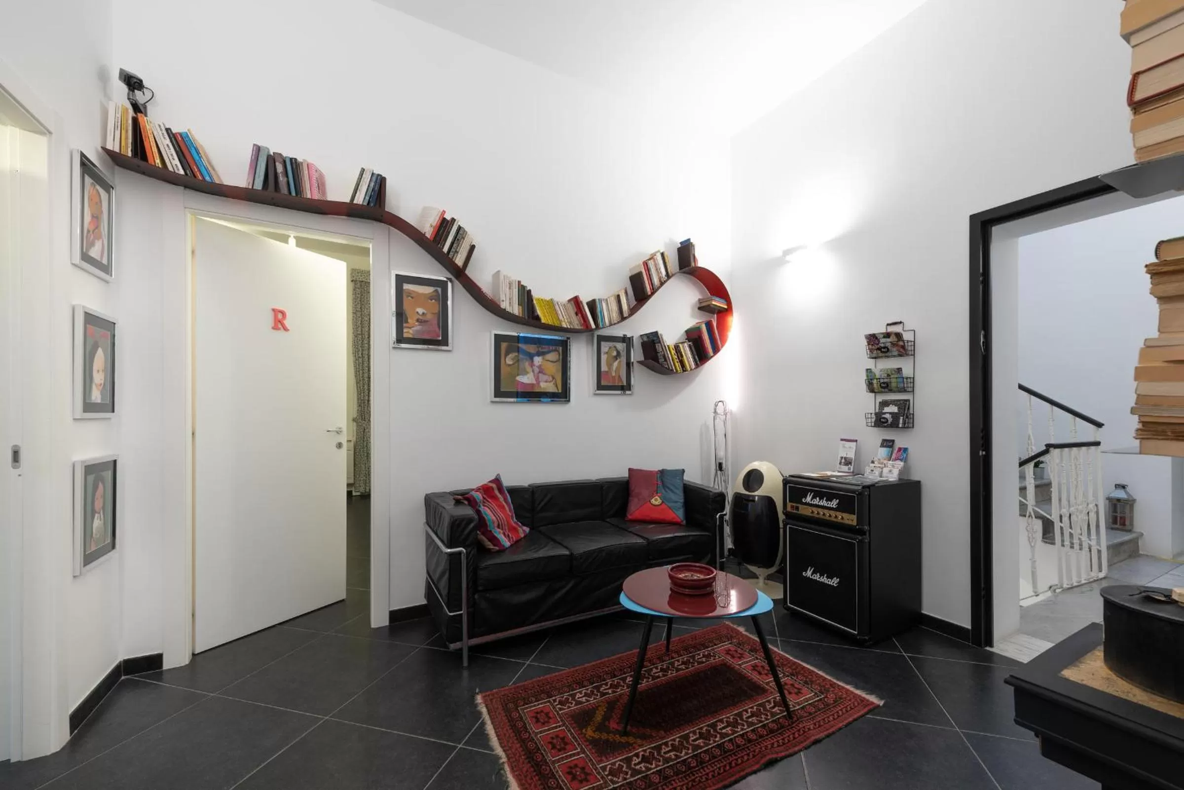 Communal lounge/ TV room in Maria Vittoria Charming Rooms and Apartments