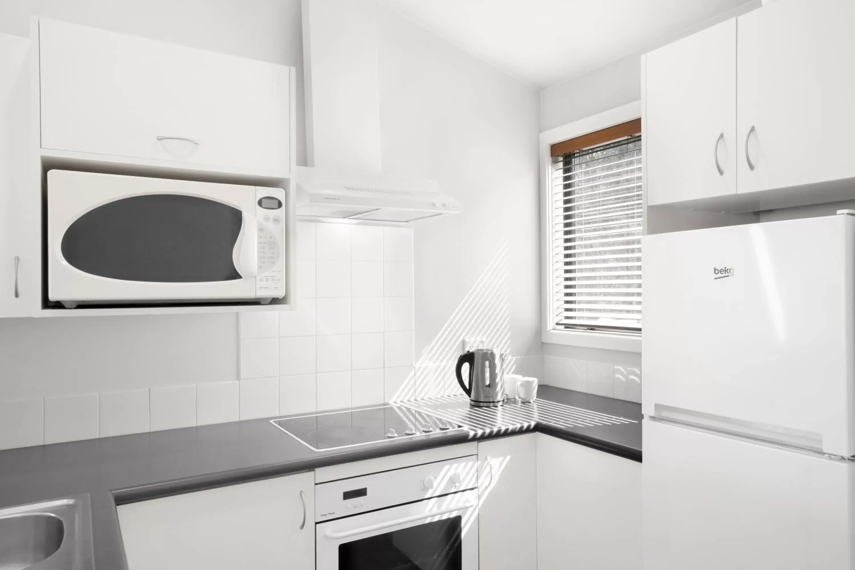 One-Bedroom Suite with Lake View in Mantra The Point One-Bedroom Suite with Lake View in Mantra The Point