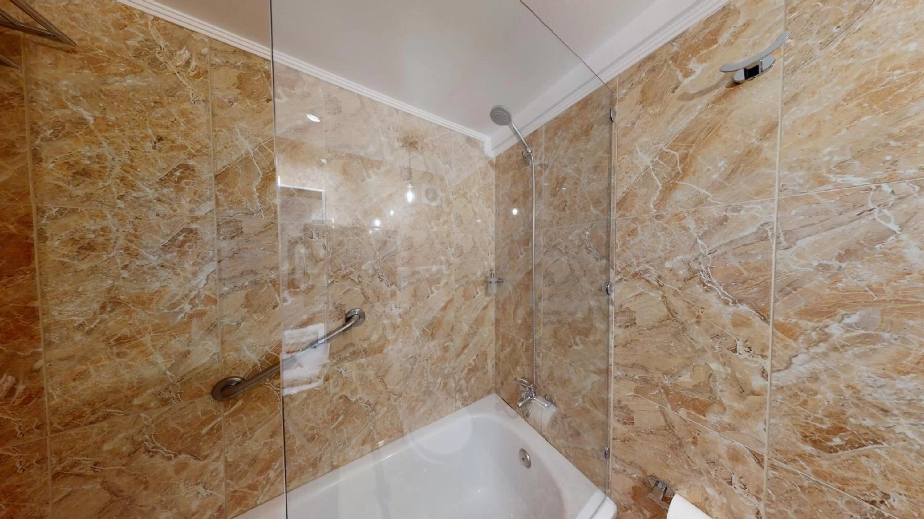 Shower in Hotel Brasilia