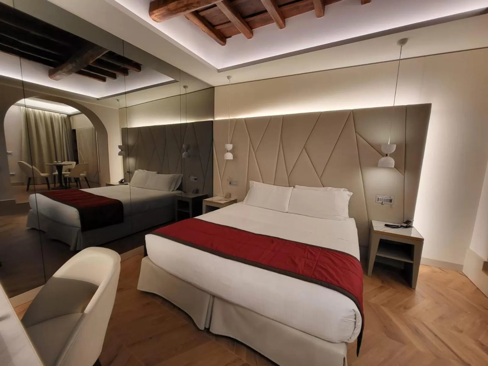 Bed in Harry's Bar Trevi Hotel & Restaurant