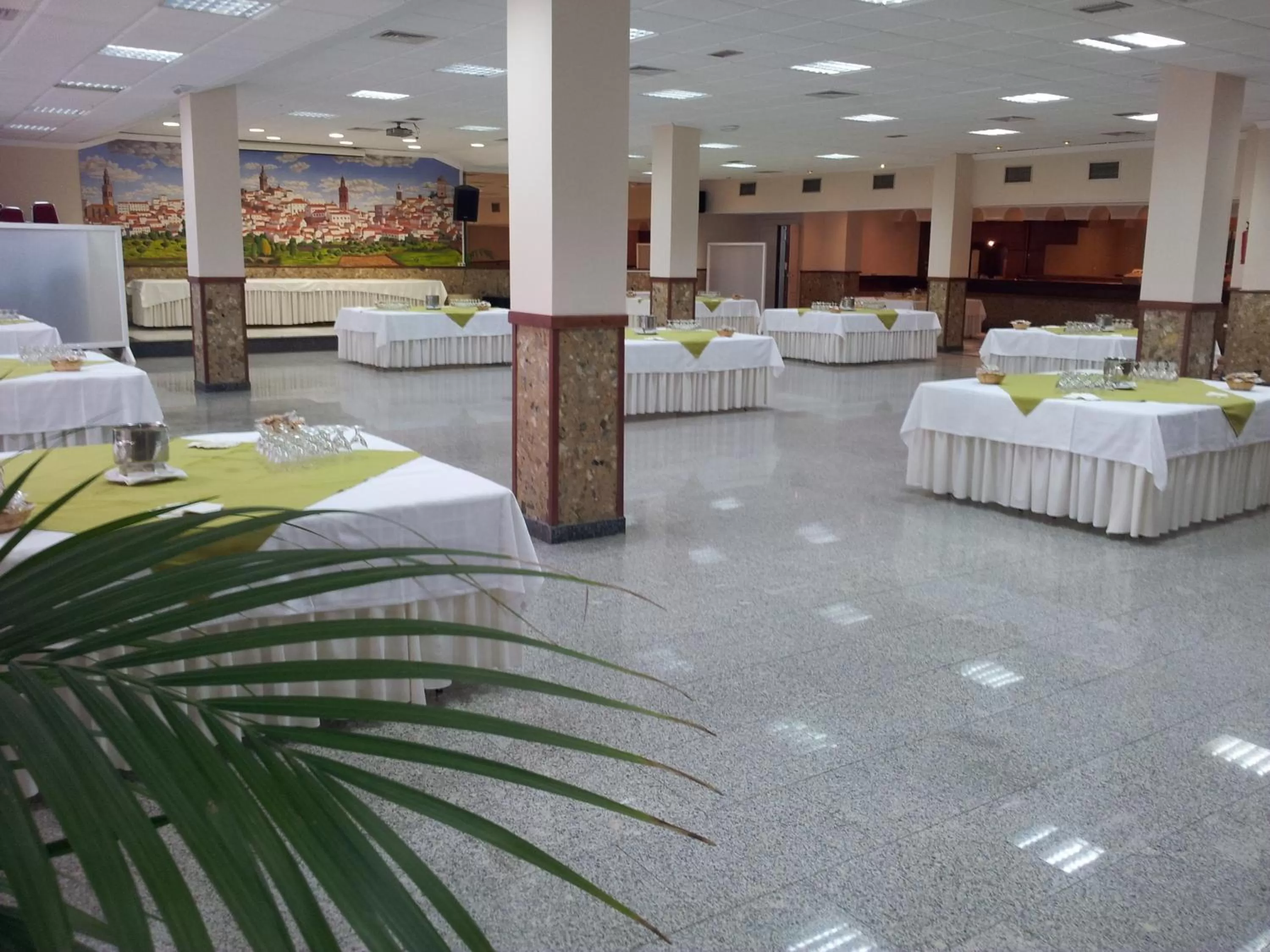Banquet/Function facilities in Hotel Oasis Familiar