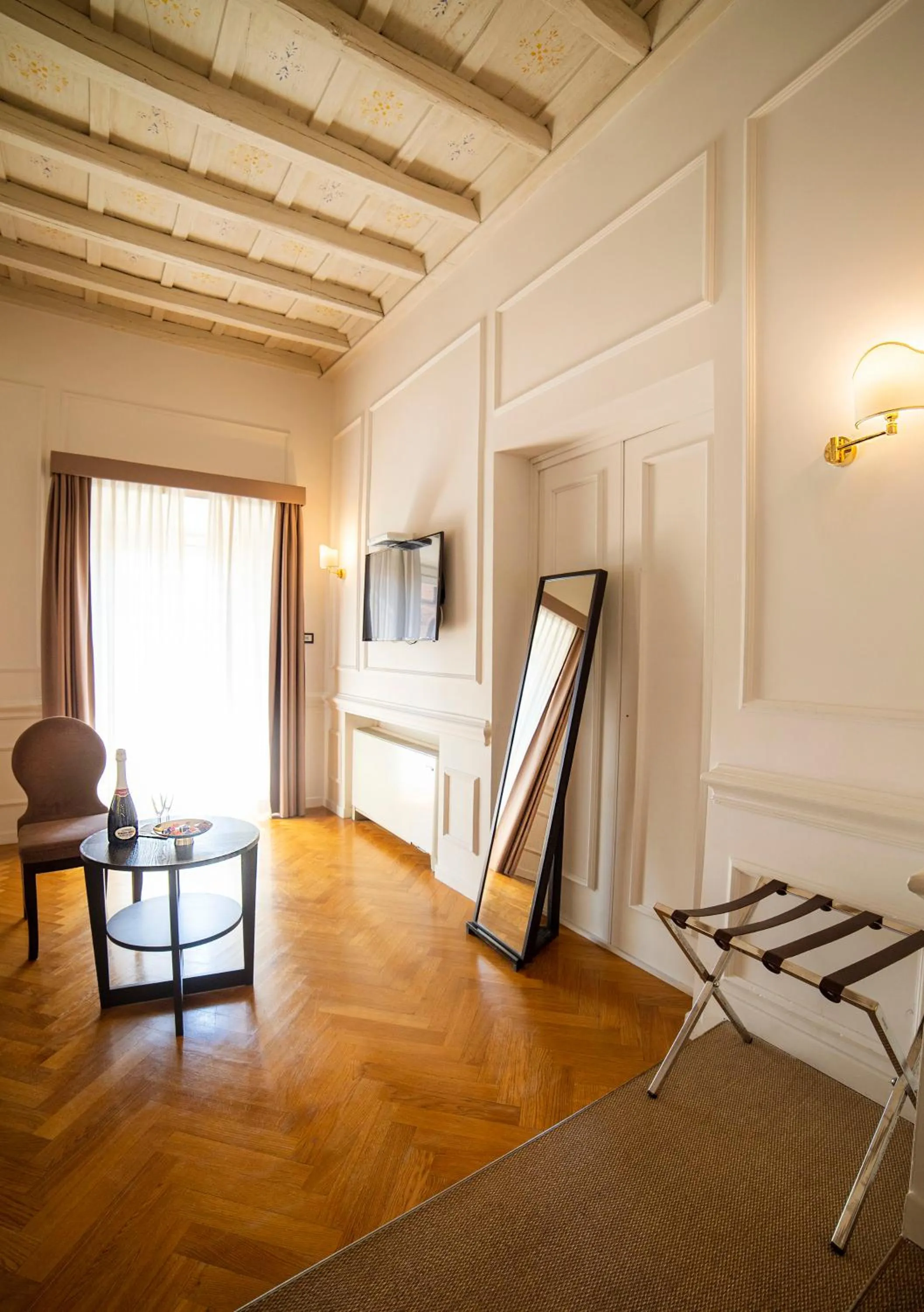 Photo of the whole room in Splendor Suite Rome - Suites & Apartments